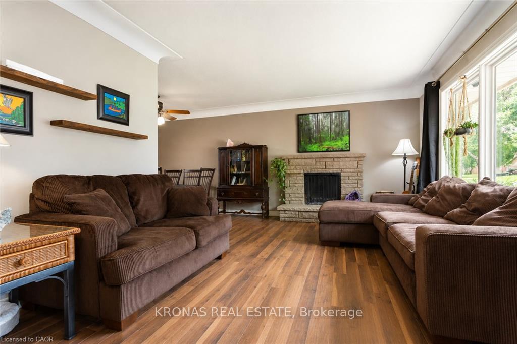 Photo 7 of 119 Seneca Drive, Hamilton, Ancaster — HOMEH