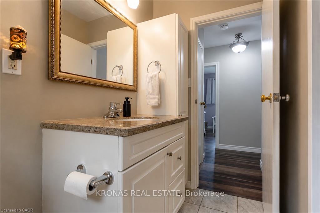 Photo 10 of 119 Seneca Drive, Hamilton, Ancaster — HOMEH