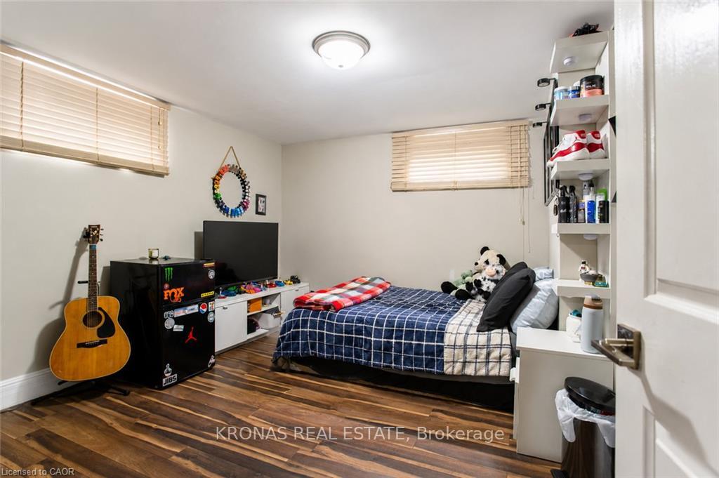 Photo 15 of 119 Seneca Drive, Hamilton, Ancaster — HOMEH