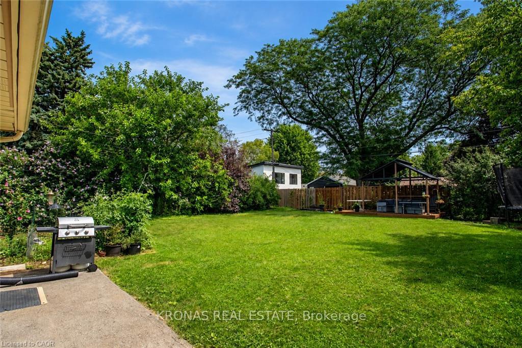 Photo 18 of 119 Seneca Drive, Hamilton, Ancaster — HOMEH