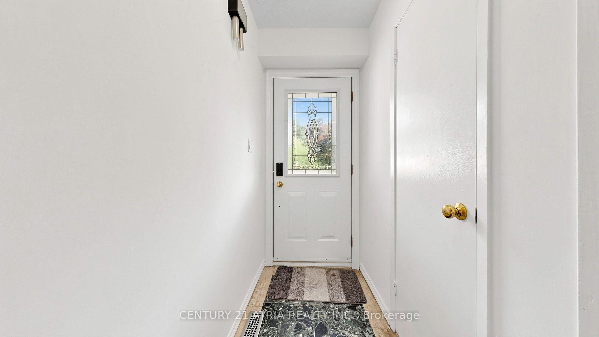 Photo 3 of 3441 Oakglade Crescent, Mississauga, Erindale — HOMEH