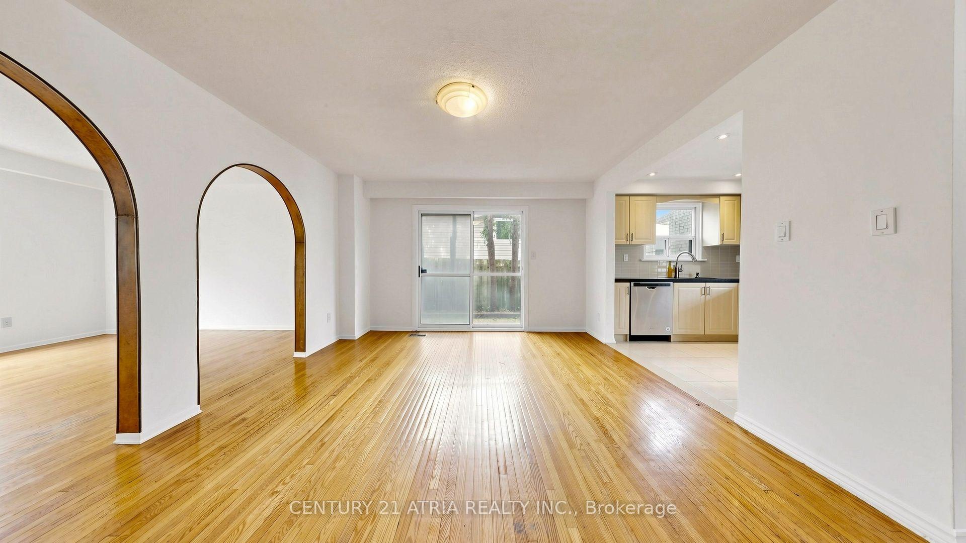 Photo 7 of 3441 Oakglade Crescent, Mississauga, Erindale — HOMEH