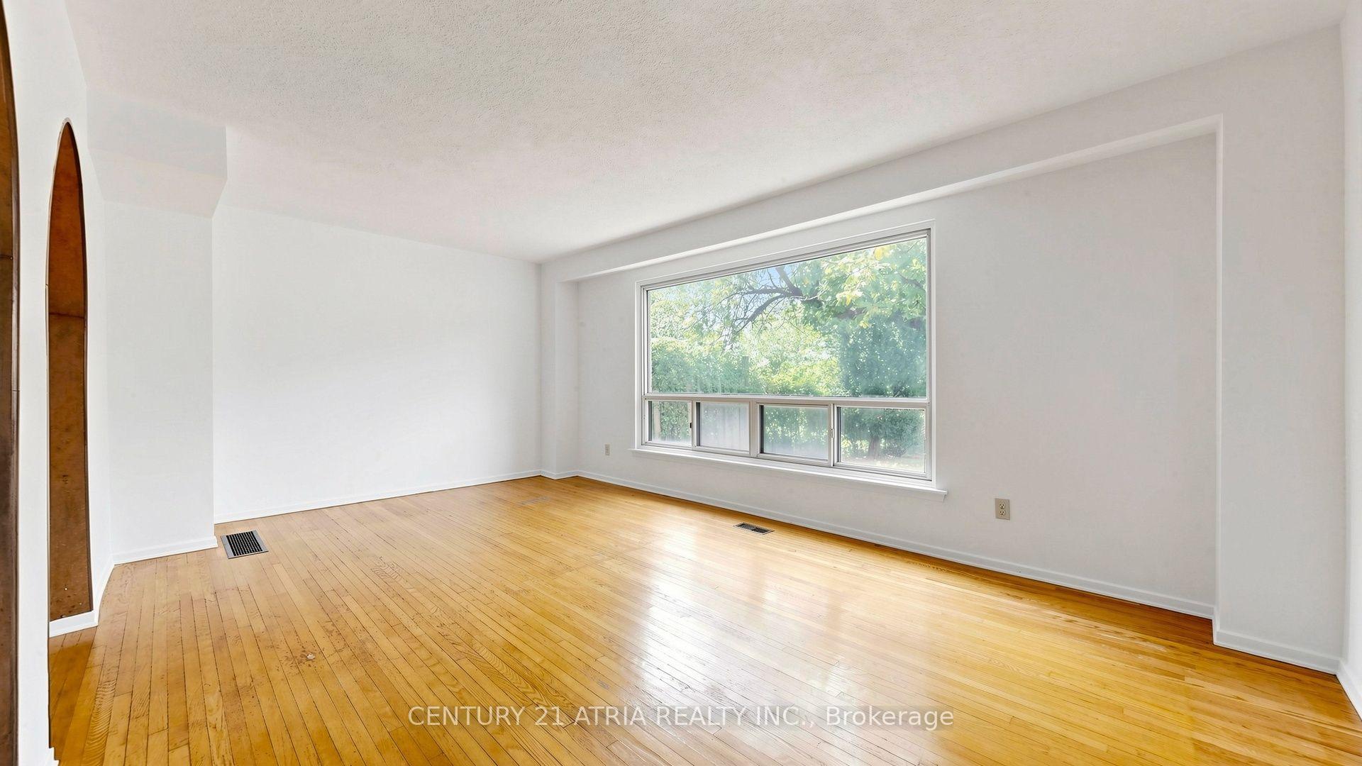 Photo 10 of 3441 Oakglade Crescent, Mississauga, Erindale — HOMEH