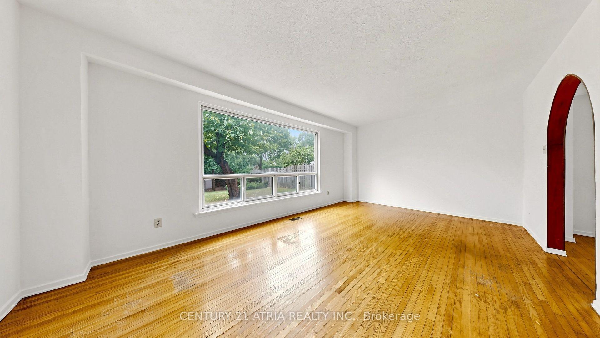 Photo 11 of 3441 Oakglade Crescent, Mississauga, Erindale — HOMEH