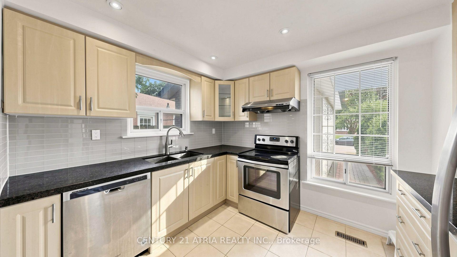 Photo 12 of 3441 Oakglade Crescent, Mississauga, Erindale — HOMEH