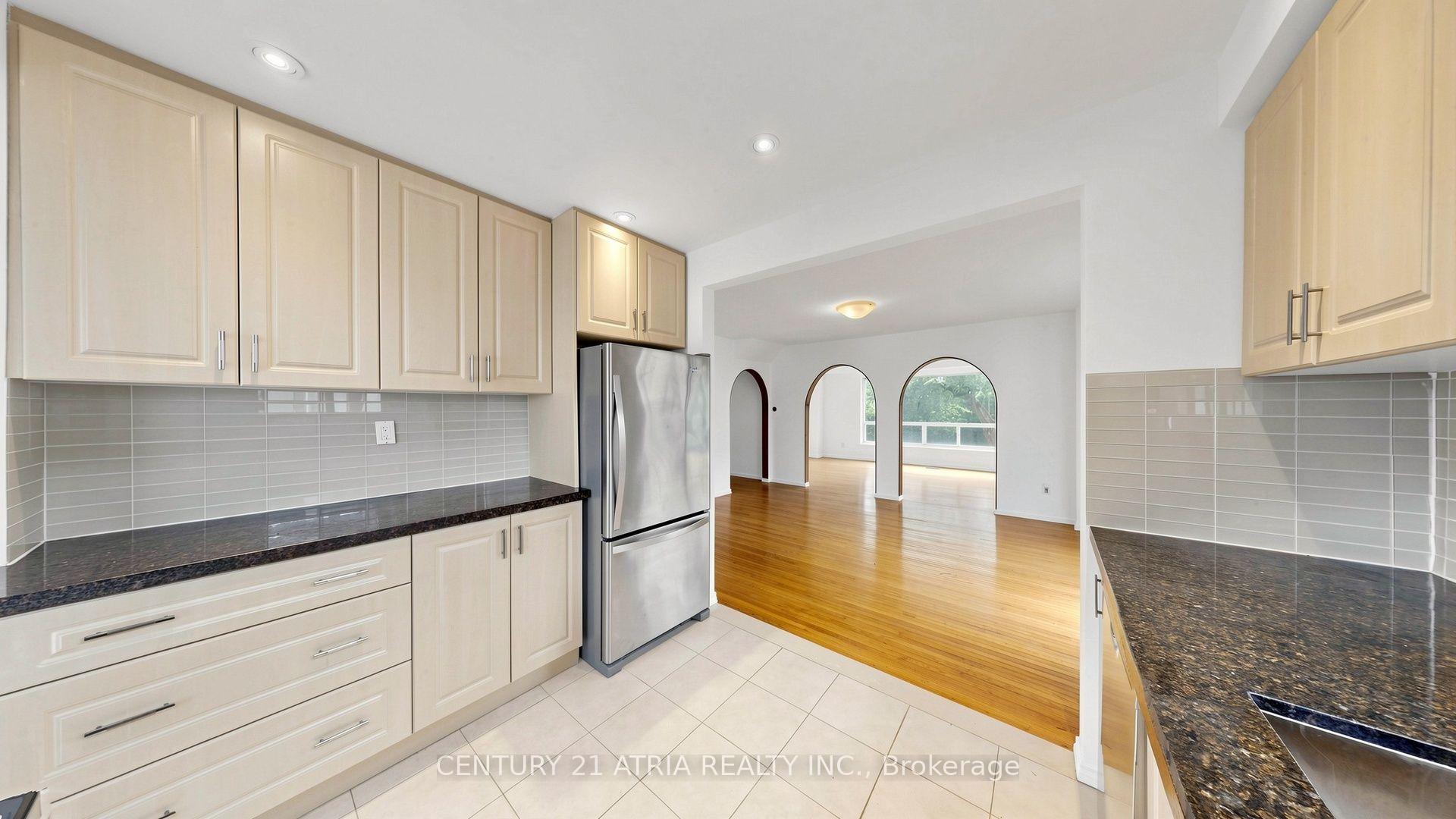 Photo 14 of 3441 Oakglade Crescent, Mississauga, Erindale — HOMEH