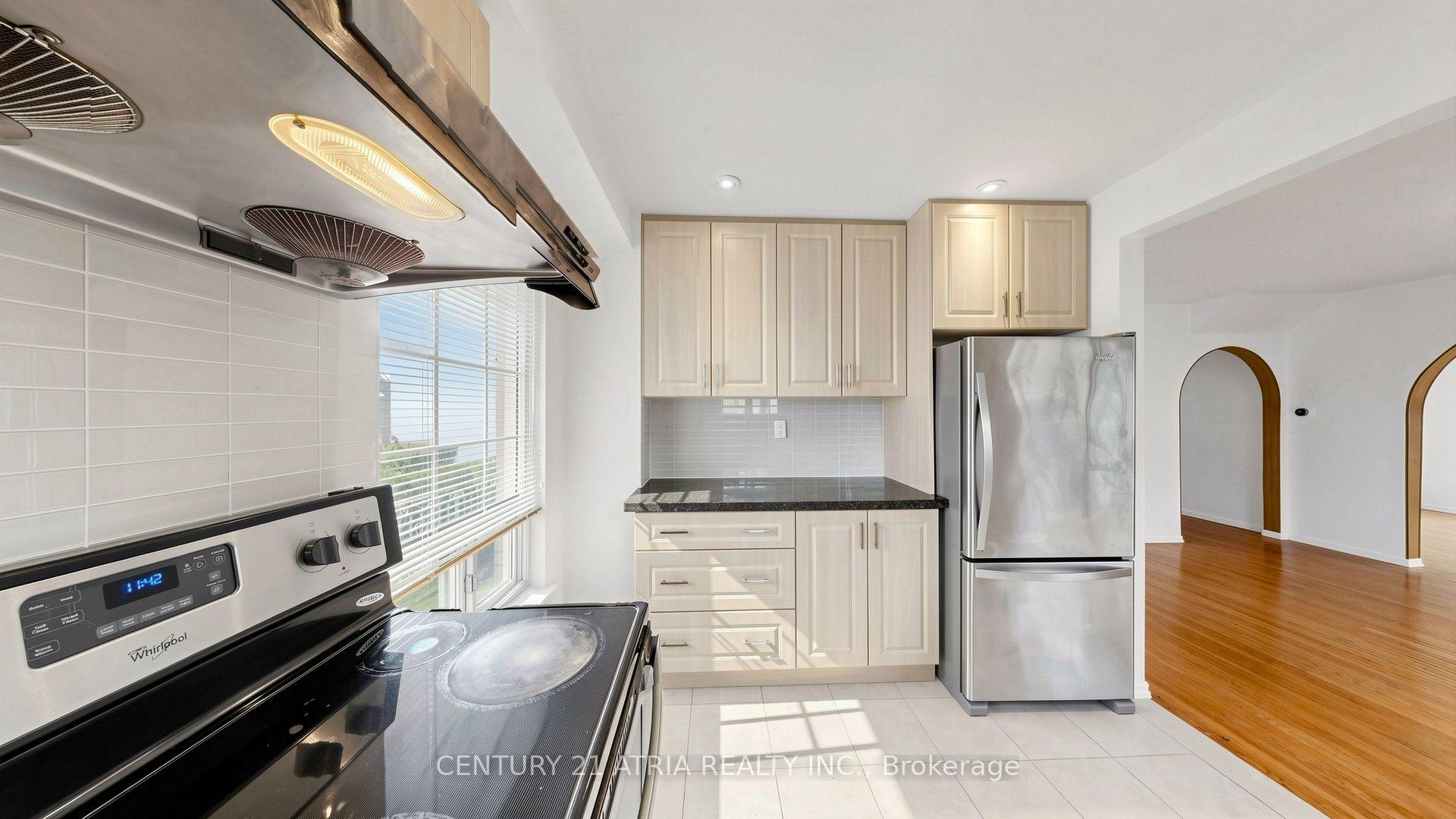 Photo 15 of 3441 Oakglade Crescent, Mississauga, Erindale — HOMEH