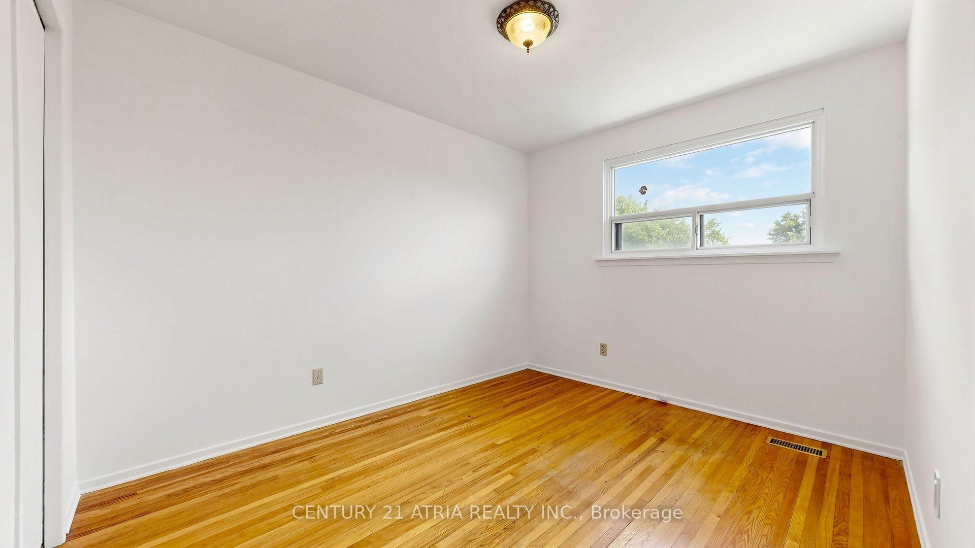 Photo 21 of 3441 Oakglade Crescent, Mississauga, Erindale — HOMEH