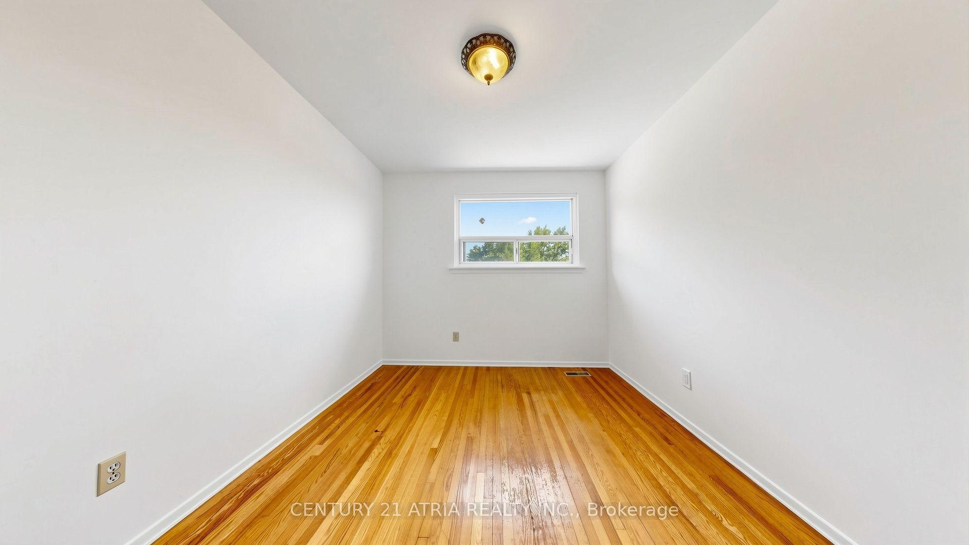 Photo 22 of 3441 Oakglade Crescent, Mississauga, Erindale — HOMEH