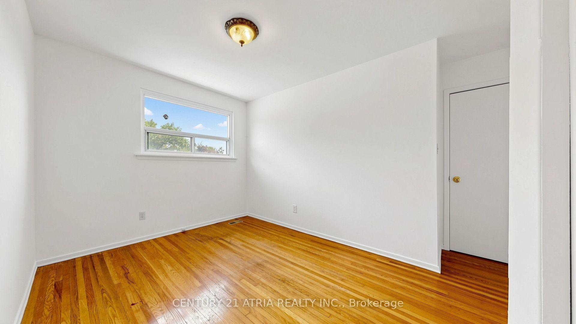 Photo 23 of 3441 Oakglade Crescent, Mississauga, Erindale — HOMEH