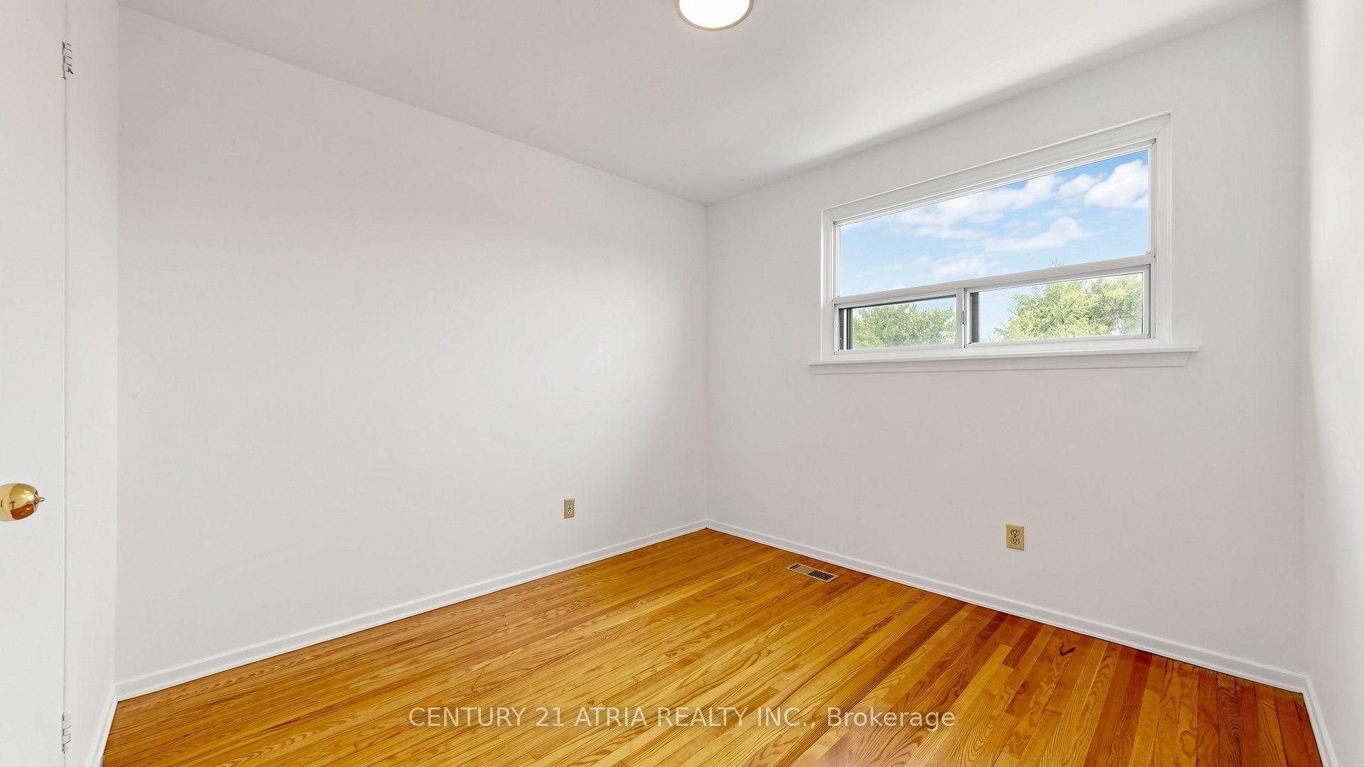 Photo 24 of 3441 Oakglade Crescent, Mississauga, Erindale — HOMEH