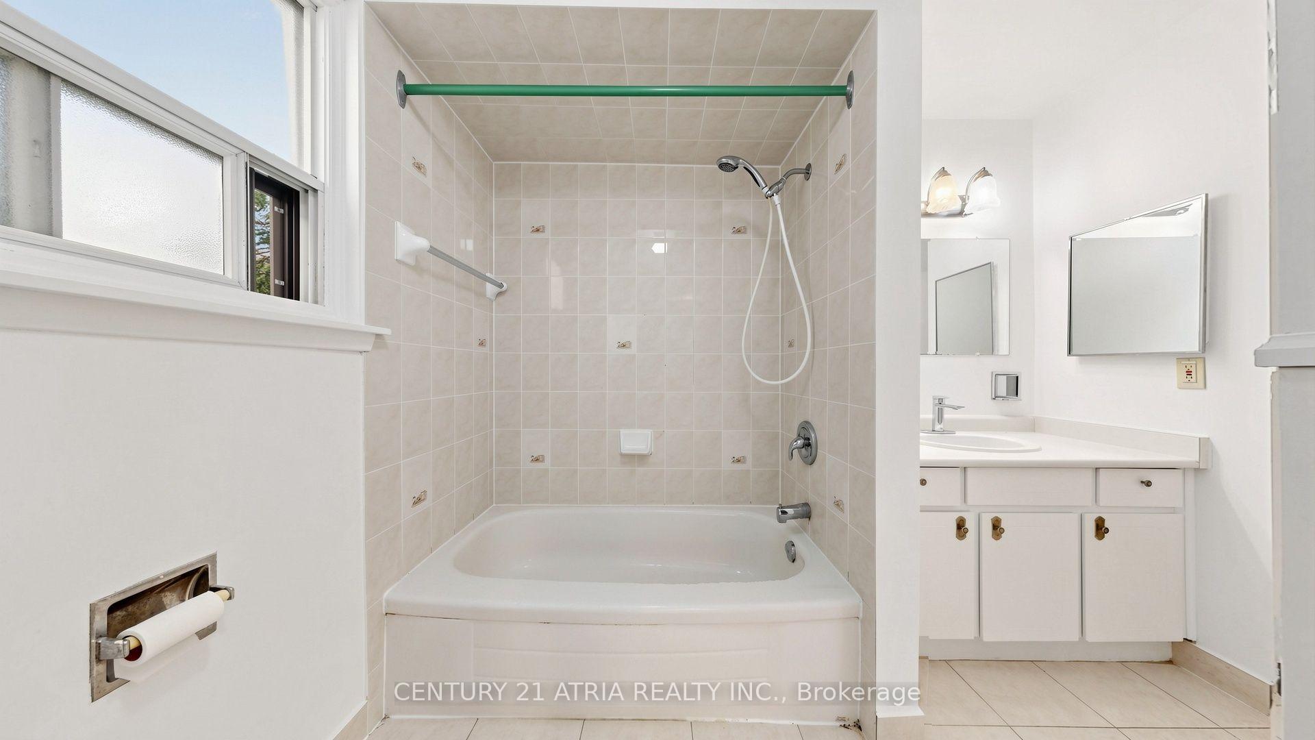 Photo 27 of 3441 Oakglade Crescent, Mississauga, Erindale — HOMEH
