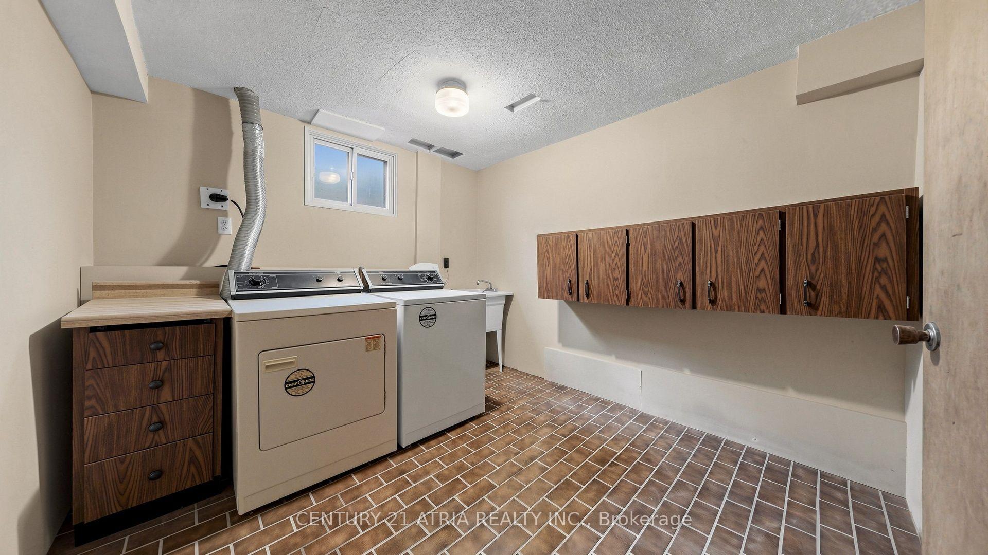 Photo 34 of 3441 Oakglade Crescent, Mississauga, Erindale — HOMEH