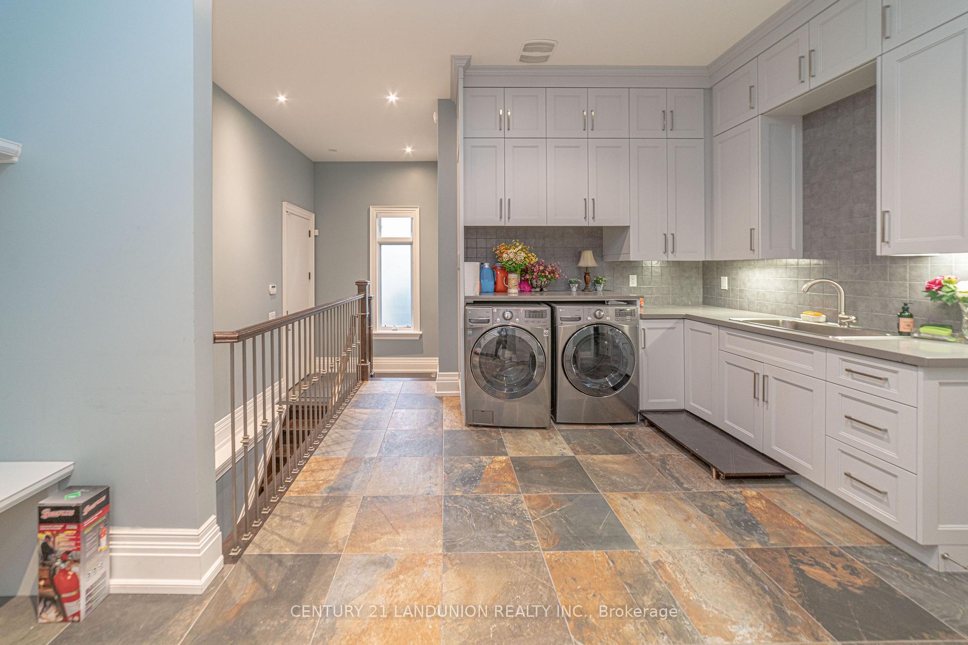 Photo 3 of 41 Hi Mount (bsmt) Drive, North York, Bayview Village — HOMEH