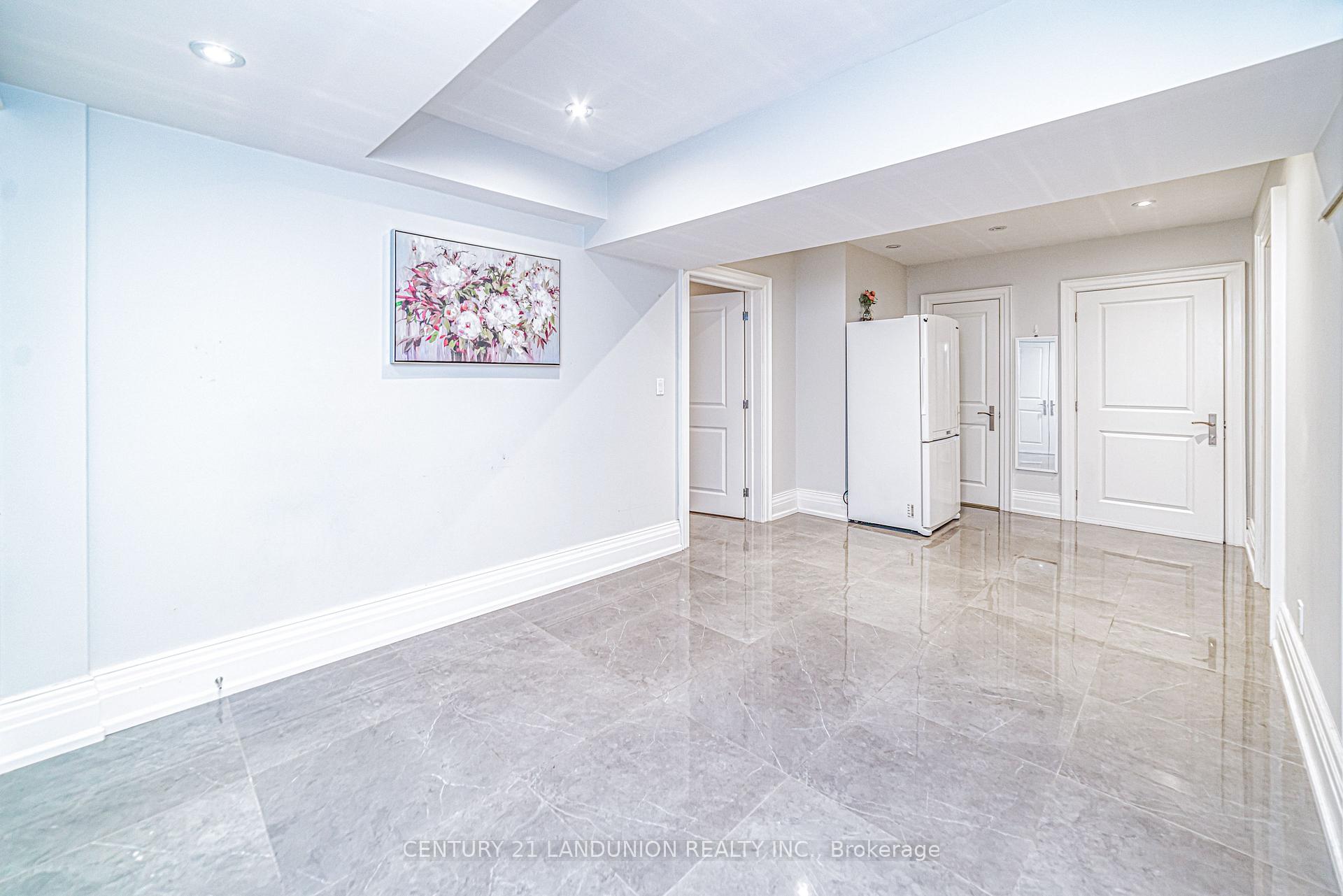 Photo 4 of 41 Hi Mount (bsmt) Drive, North York, Bayview Village — HOMEH