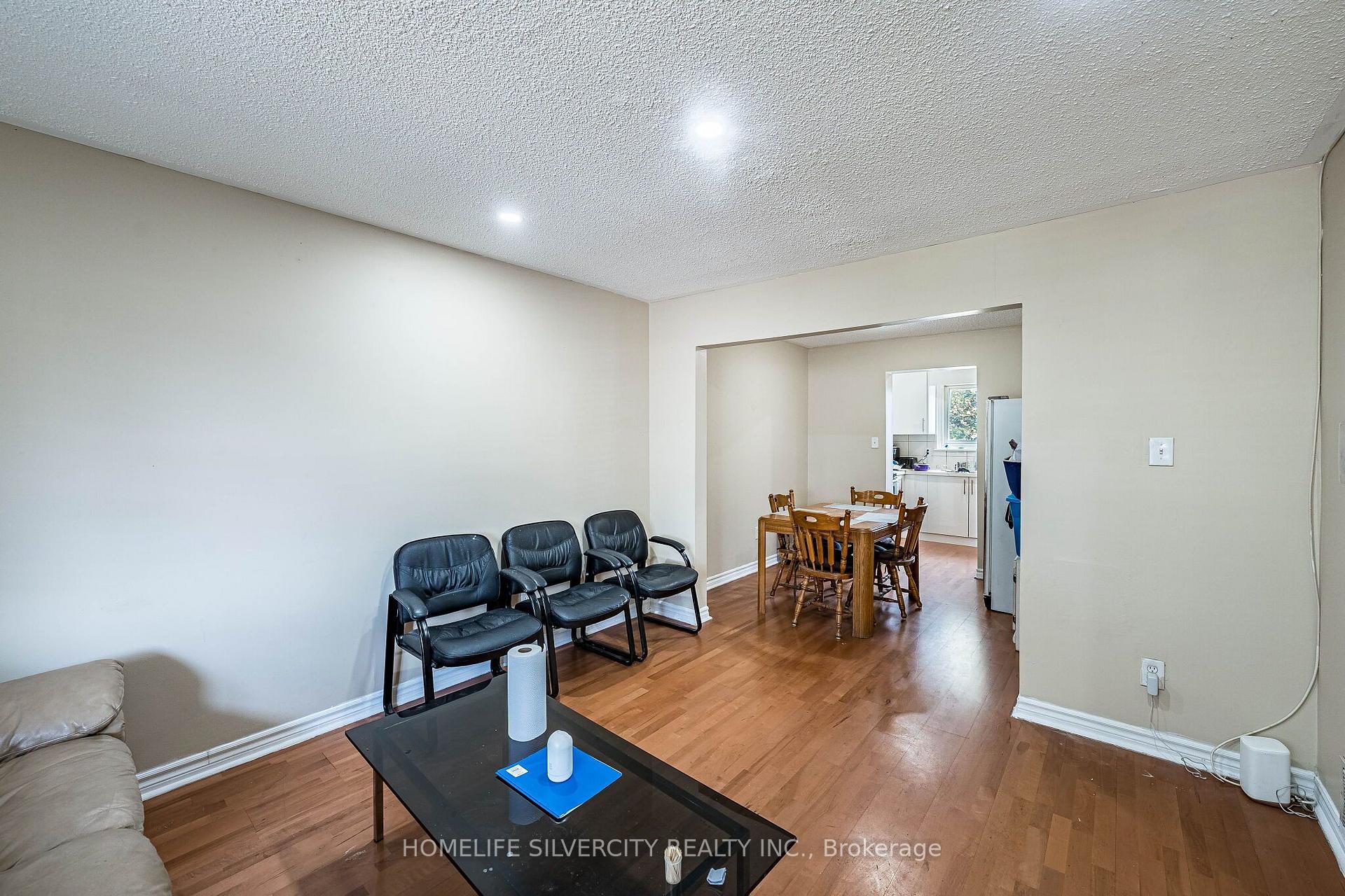 Photo 11 of 7635 Anaka Drive, Mississauga, Malton — HOMEH