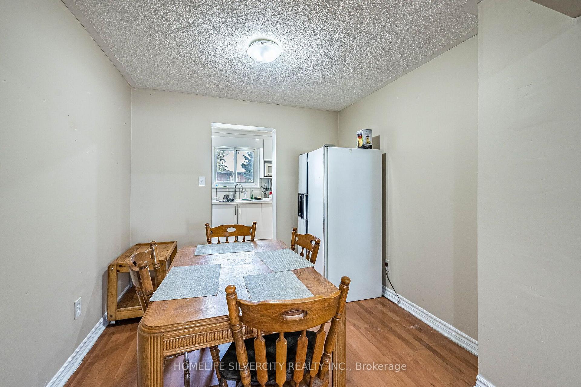 Photo 12 of 7635 Anaka Drive, Mississauga, Malton — HOMEH