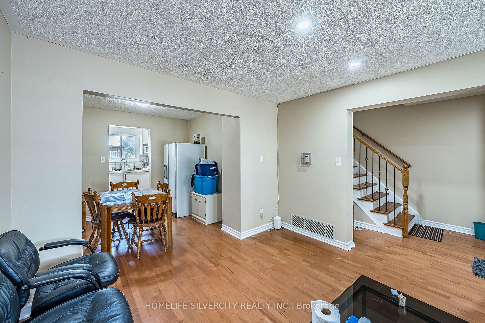 Photo 13 of 7635 Anaka Drive, Mississauga, Malton — HOMEH