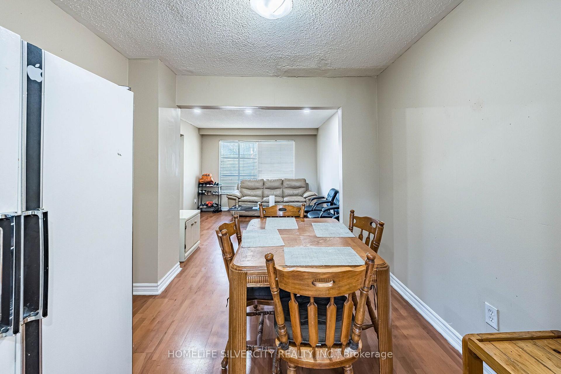 Photo 14 of 7635 Anaka Drive, Mississauga, Malton — HOMEH