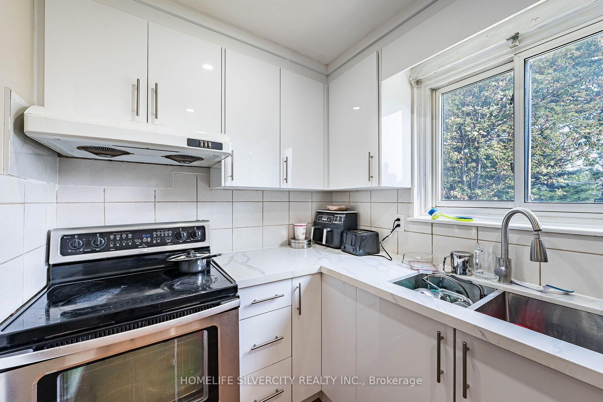 Photo 17 of 7635 Anaka Drive, Mississauga, Malton — HOMEH