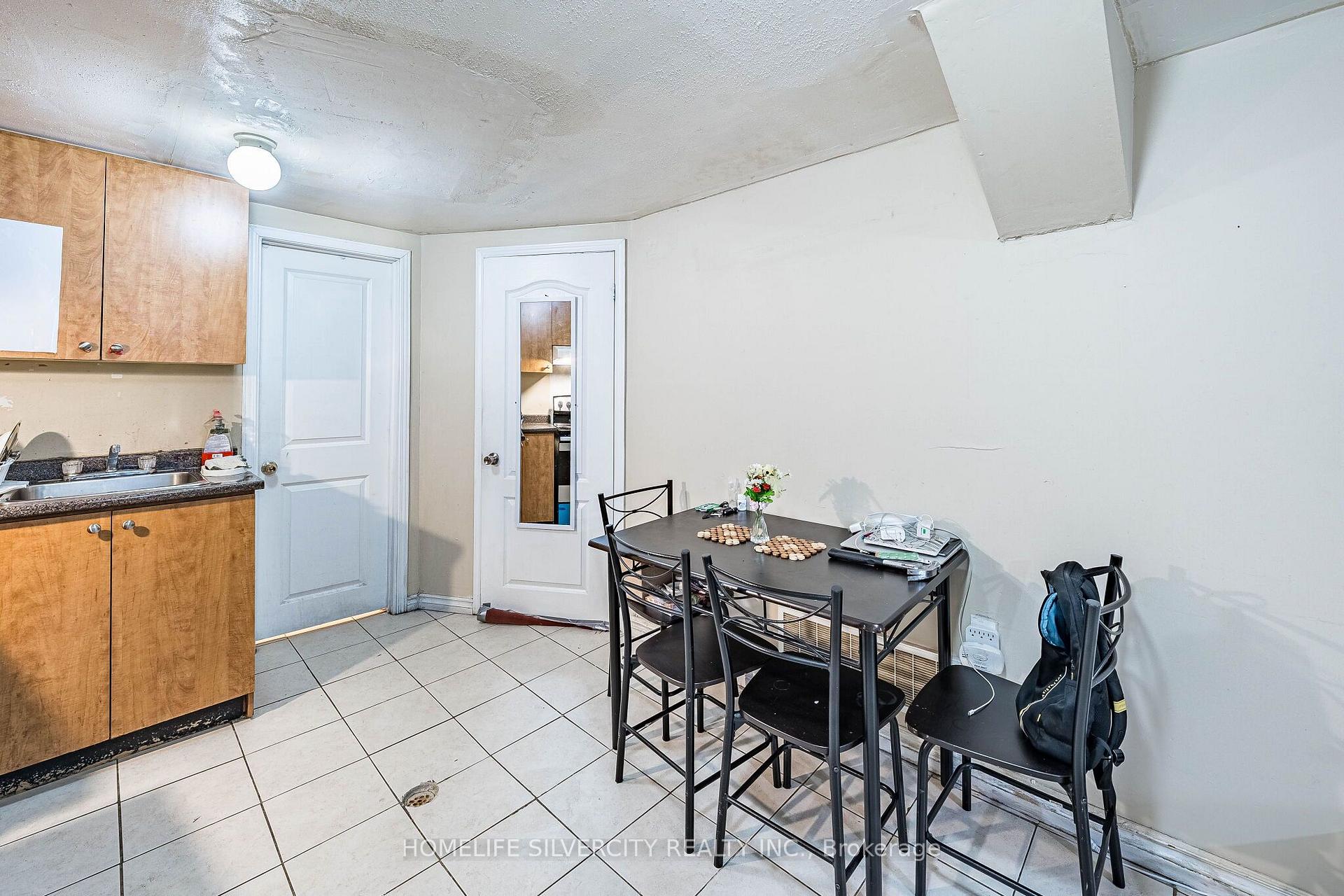 Photo 39 of 7635 Anaka Drive, Mississauga, Malton — HOMEH