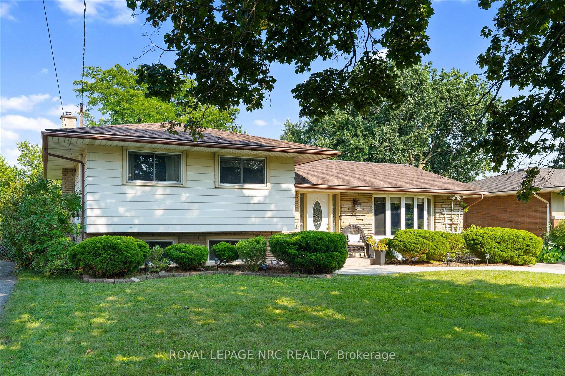 Photo 1 of 17 Joanna Drive, St. Catharines, Vine/Linwell — HOMEH
