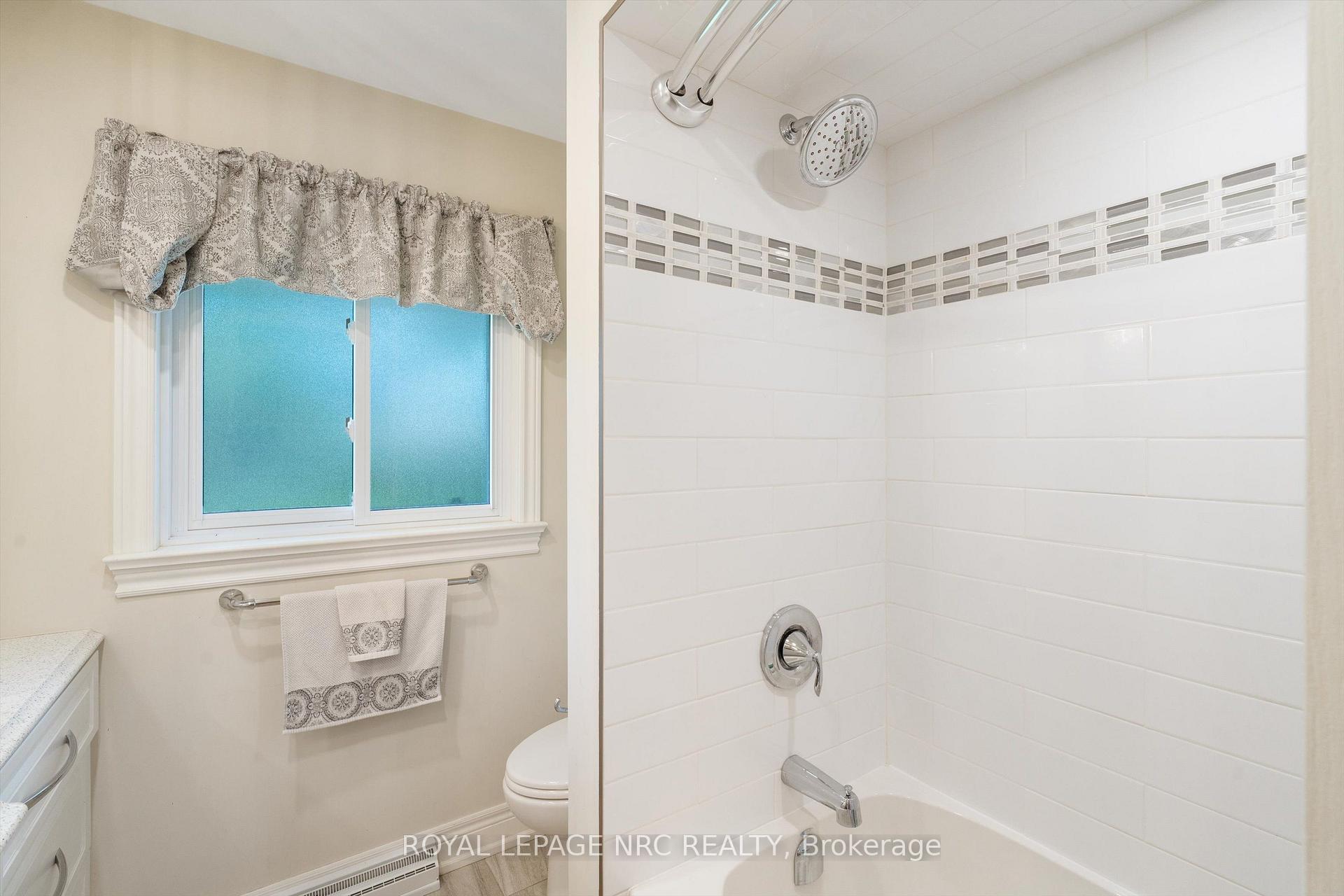 Photo 18 of 17 Joanna Drive, St. Catharines, Vine/Linwell — HOMEH