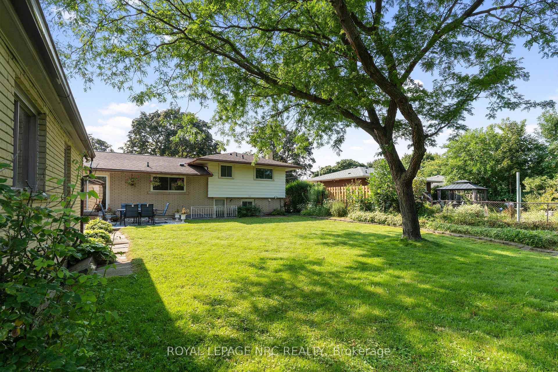 Photo 37 of 17 Joanna Drive, St. Catharines, Vine/Linwell — HOMEH