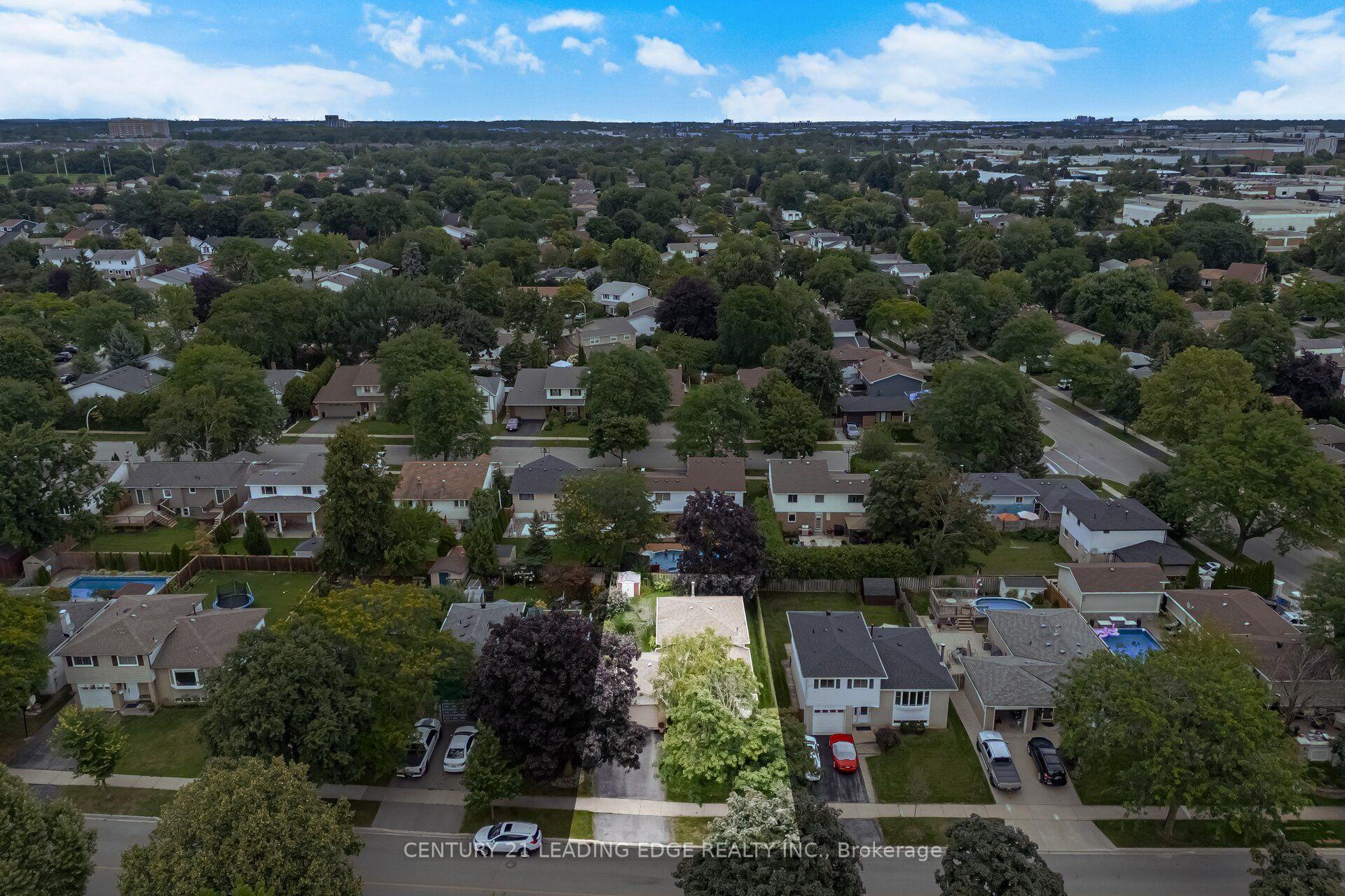 Photo 3 of 3245 Lansdown Drive, Burlington, Palmer — HOMEH