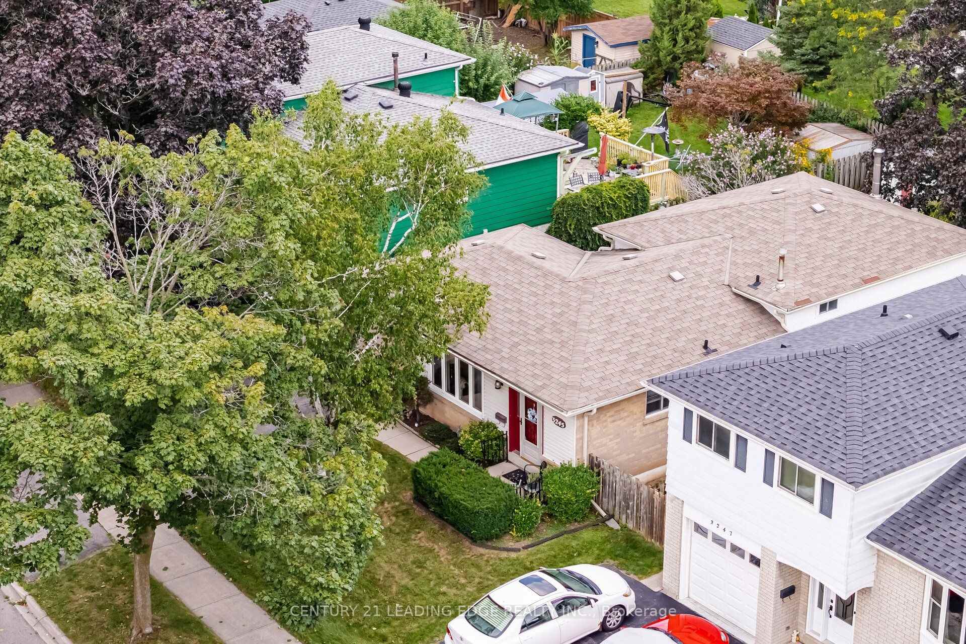Photo 11 of 3245 Lansdown Drive, Burlington, Palmer — HOMEH