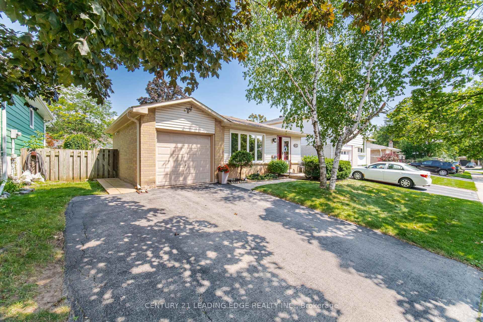 Photo 14 of 3245 Lansdown Drive, Burlington, Palmer — HOMEH