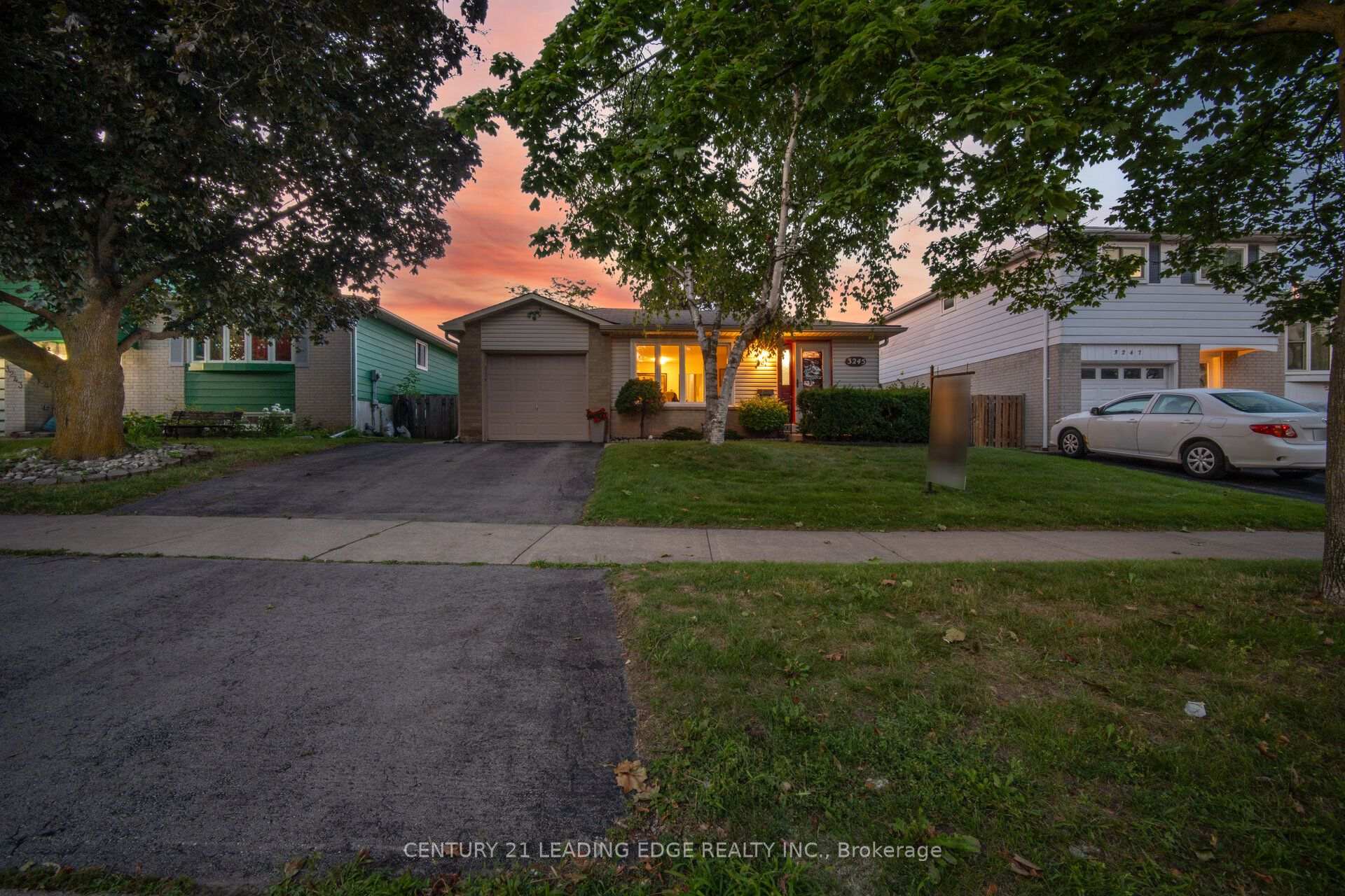 Photo 17 of 3245 Lansdown Drive, Burlington, Palmer — HOMEH
