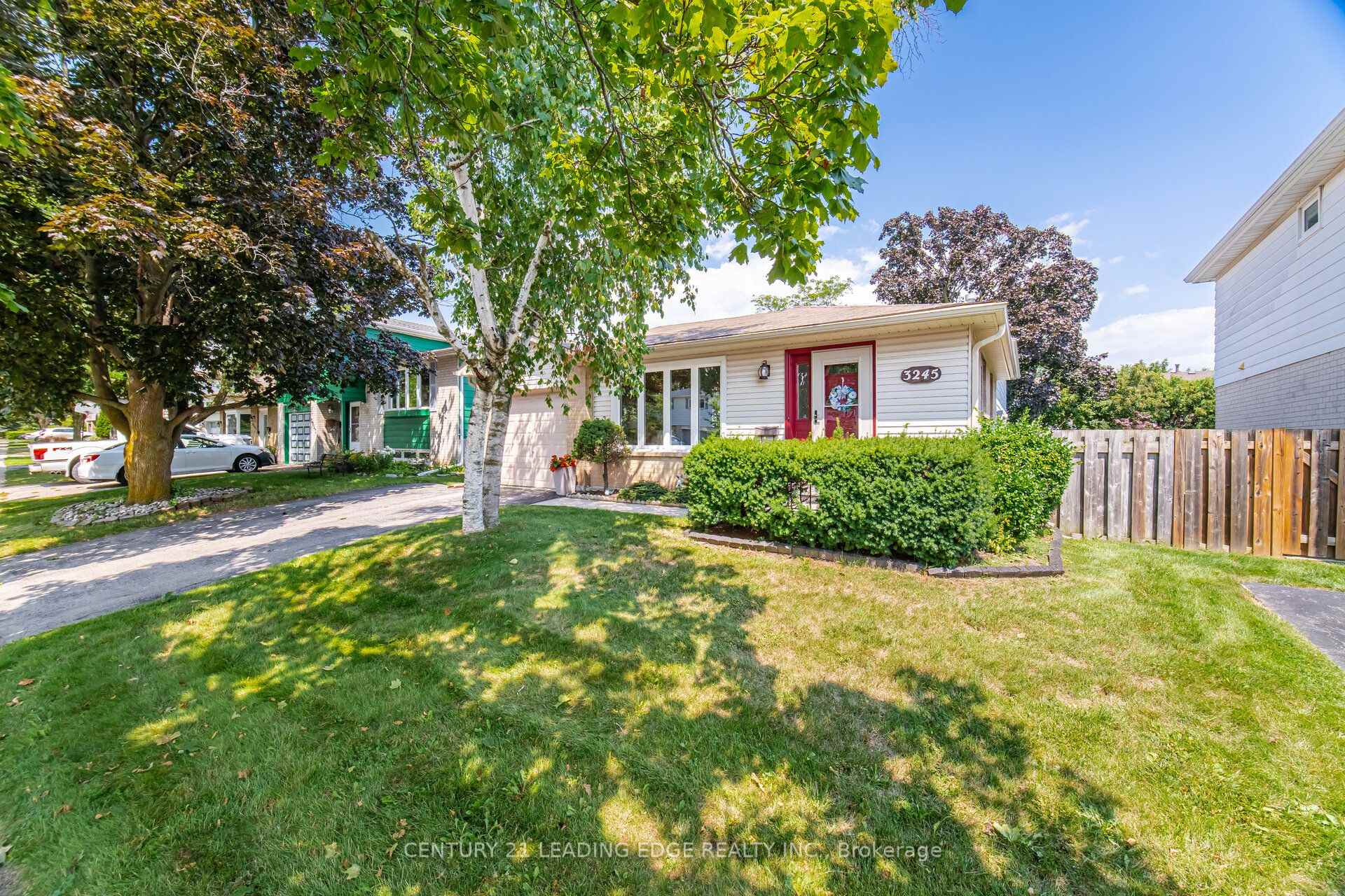 Photo 24 of 3245 Lansdown Drive, Burlington, Palmer — HOMEH