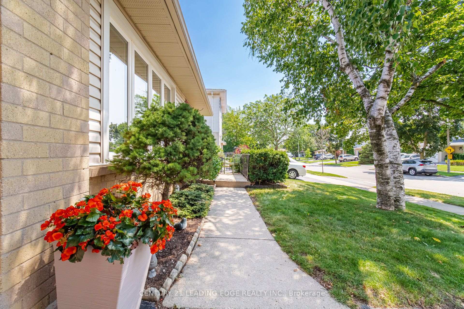 Photo 25 of 3245 Lansdown Drive, Burlington, Palmer — HOMEH