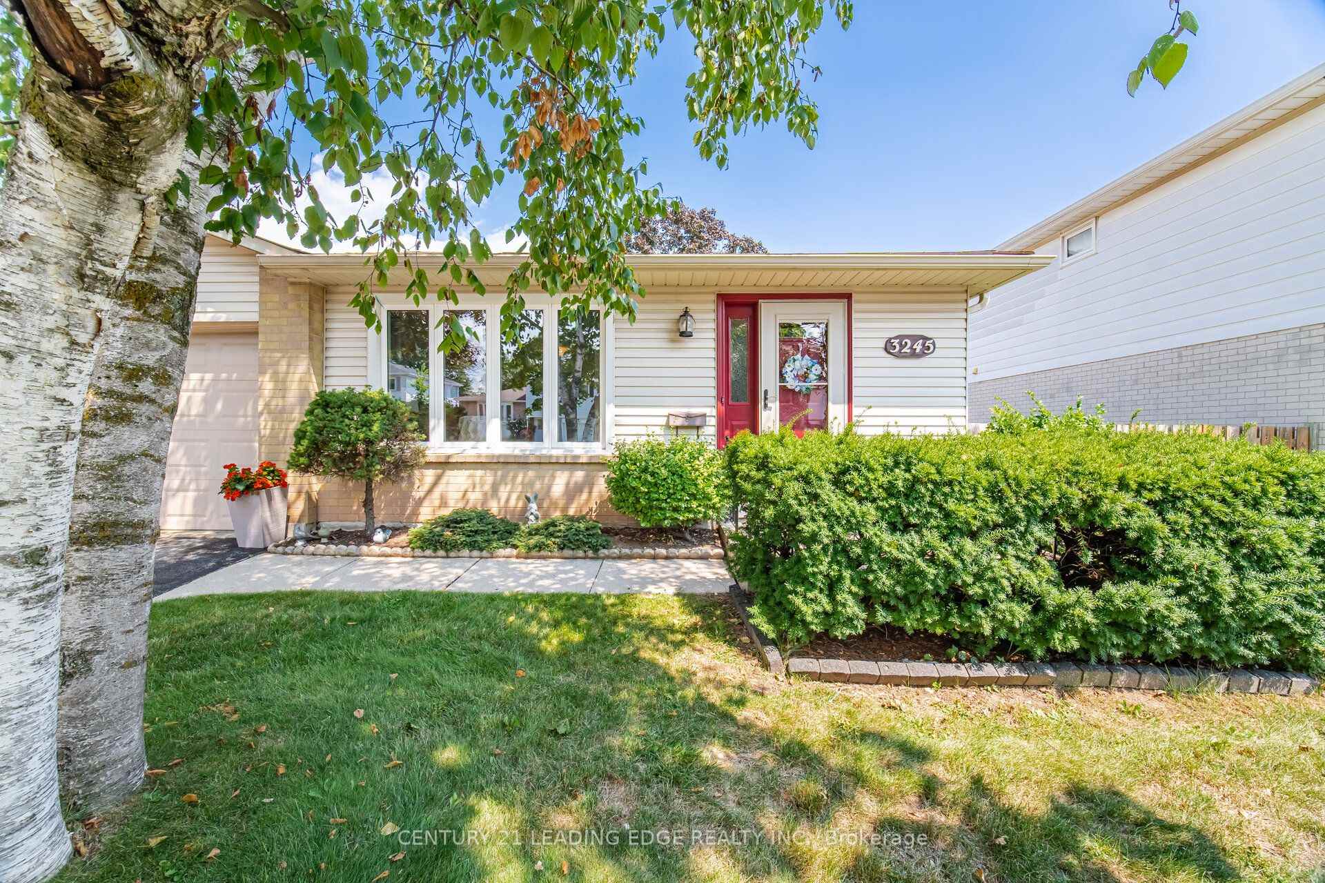 Photo 26 of 3245 Lansdown Drive, Burlington, Palmer — HOMEH