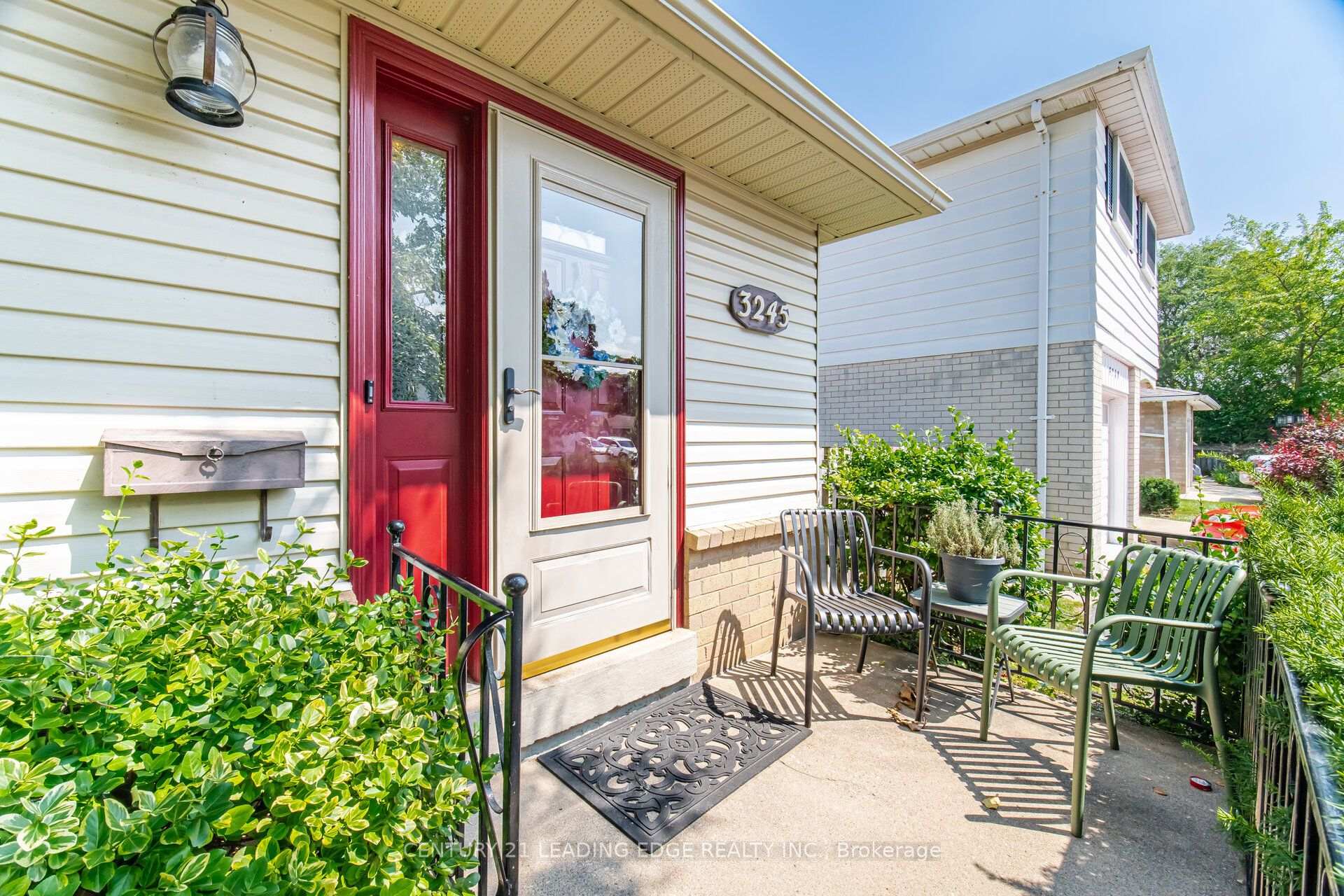 Photo 27 of 3245 Lansdown Drive, Burlington, Palmer — HOMEH