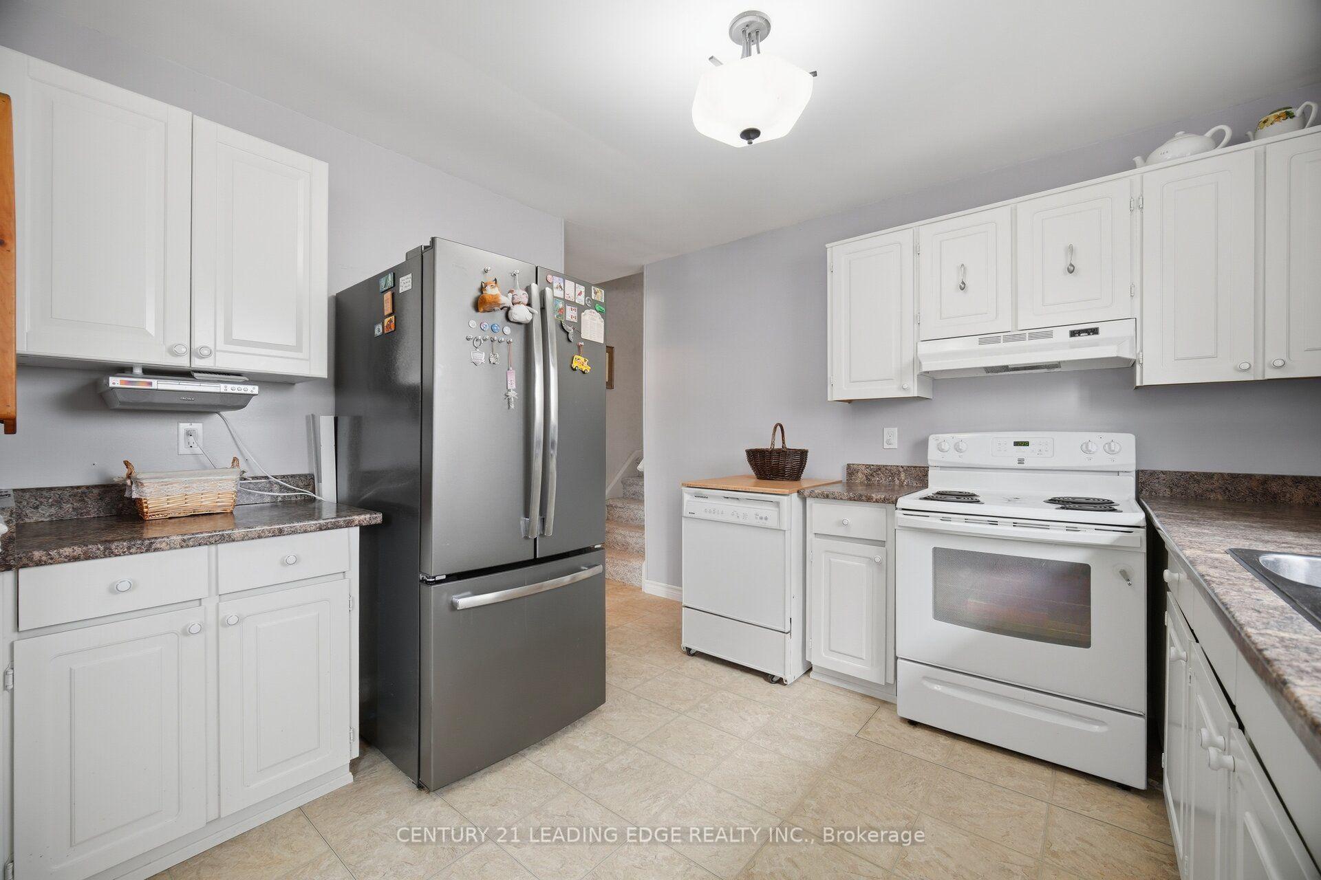Photo 38 of 3245 Lansdown Drive, Burlington, Palmer — HOMEH