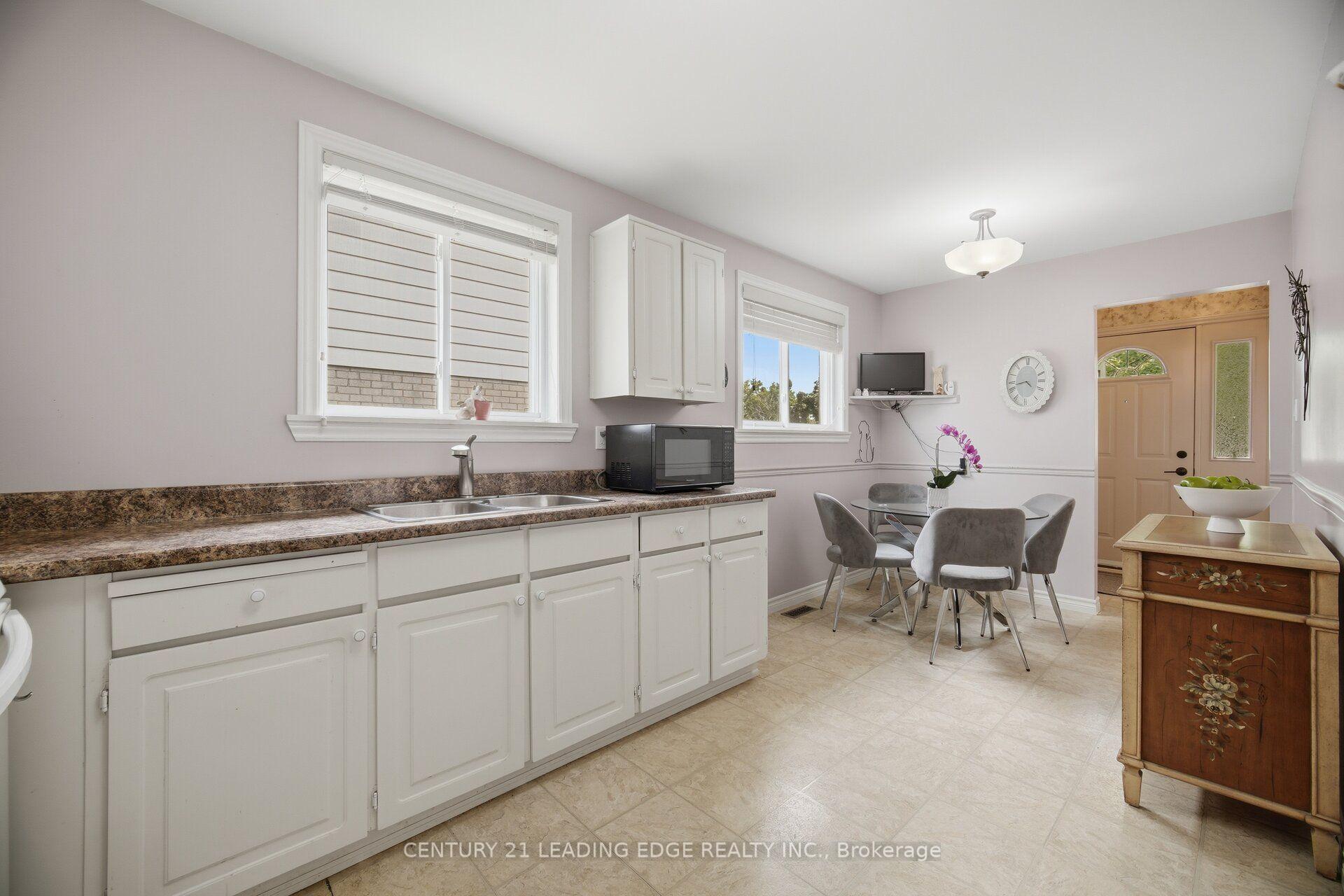 Photo 39 of 3245 Lansdown Drive, Burlington, Palmer — HOMEH