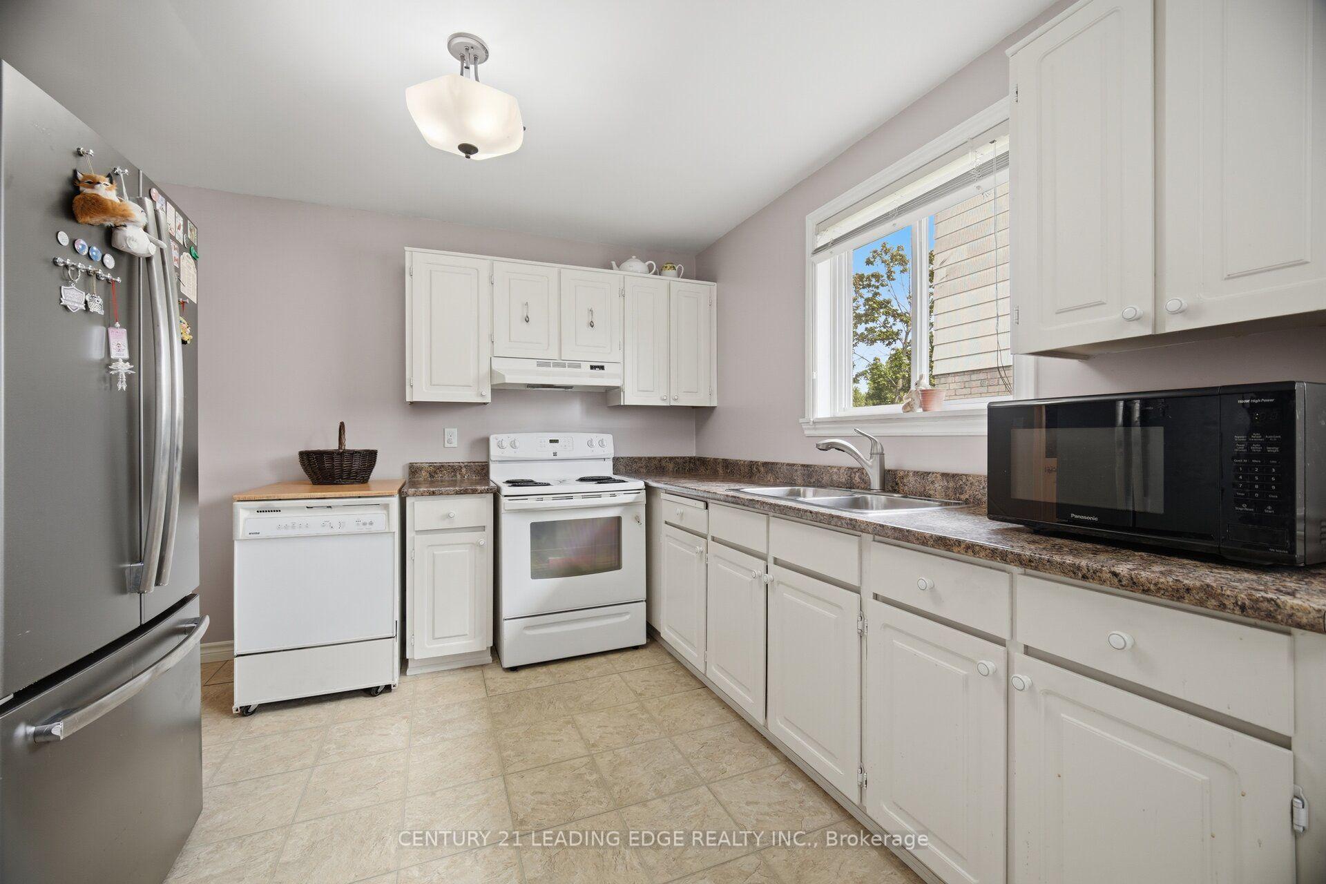Photo 40 of 3245 Lansdown Drive, Burlington, Palmer — HOMEH