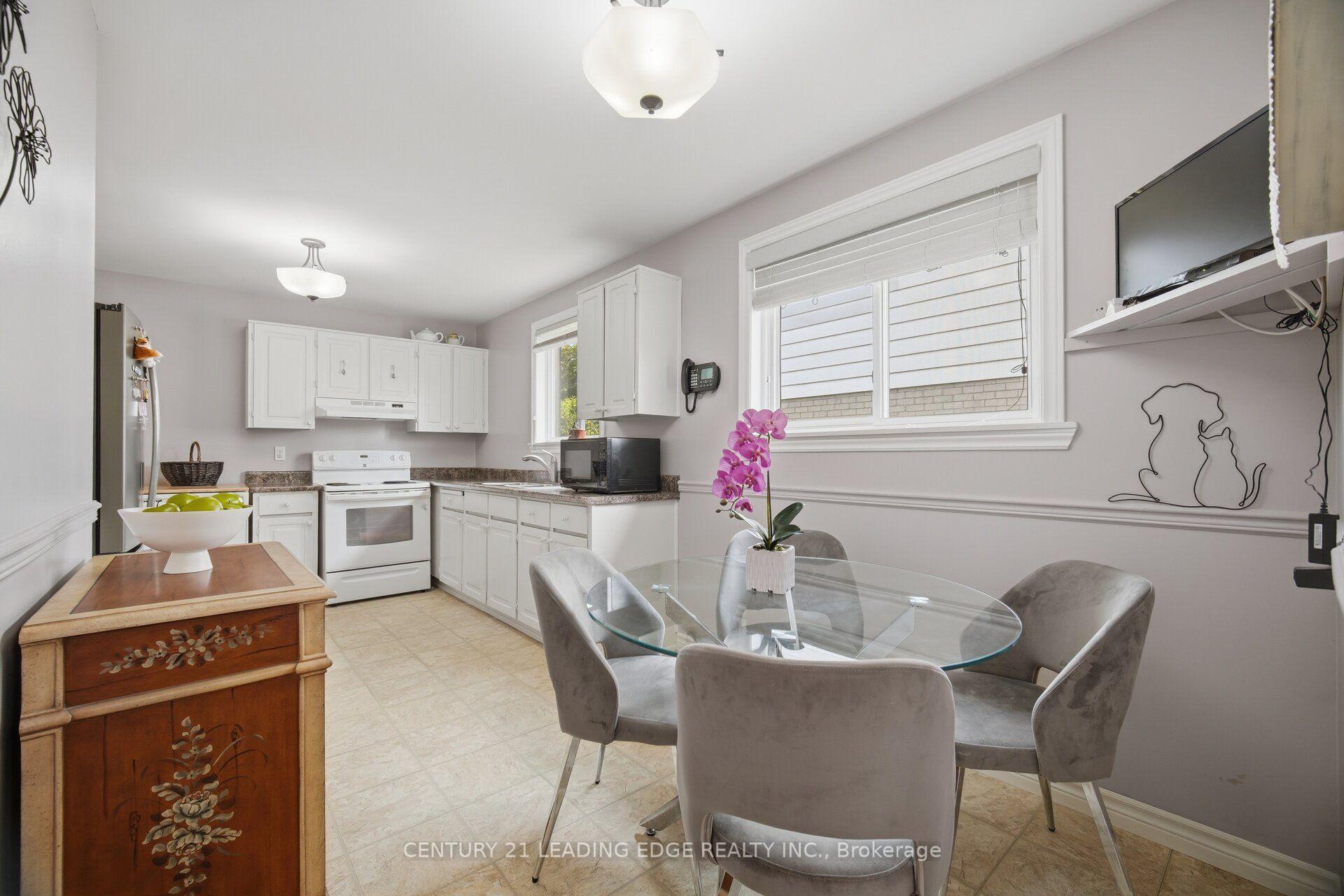 Photo 43 of 3245 Lansdown Drive, Burlington, Palmer — HOMEH