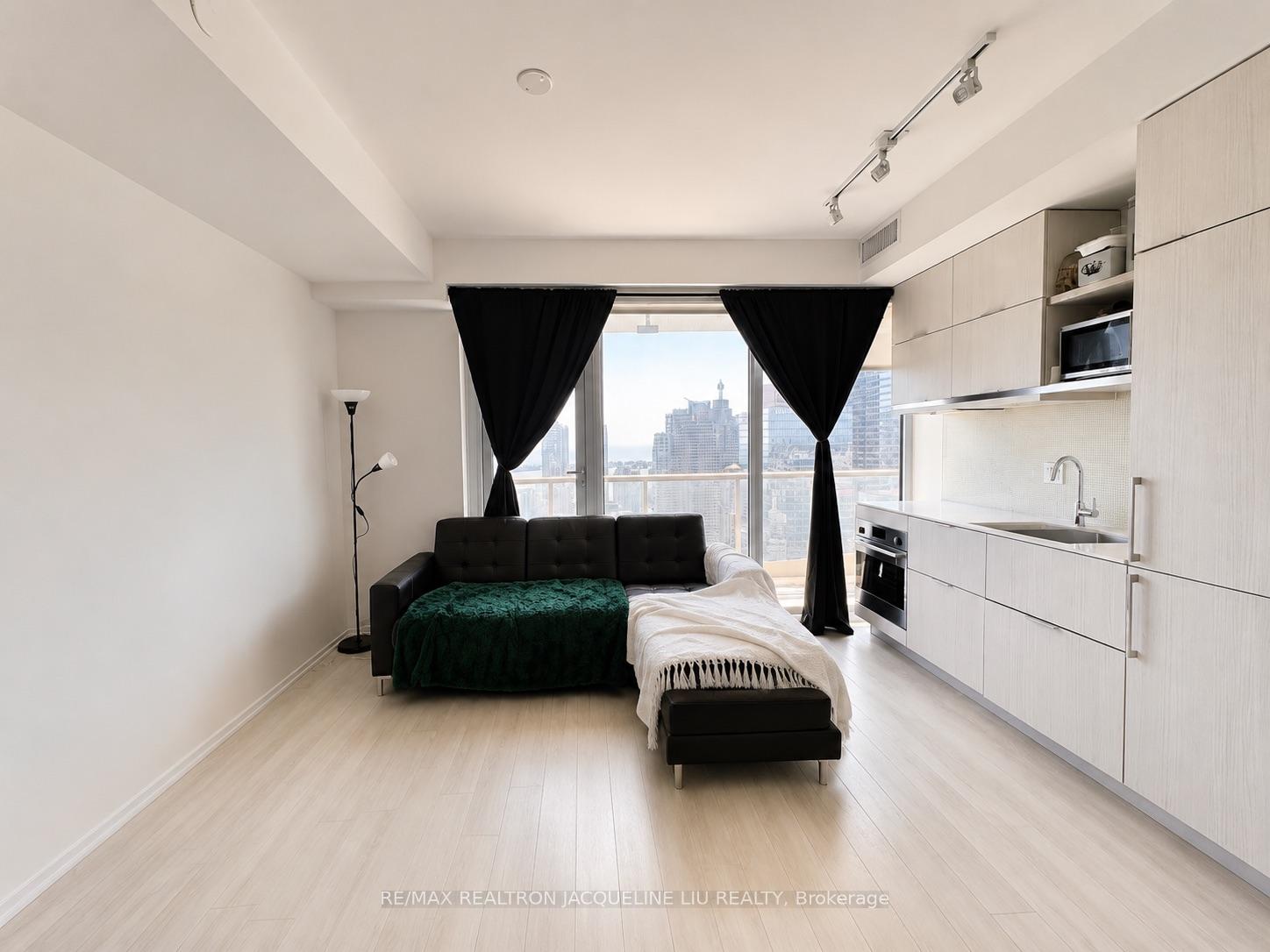 Photo 4 of Unit 5008, 197 Yonge Street, Toronto, Church-Yonge Corridor — HOMEH