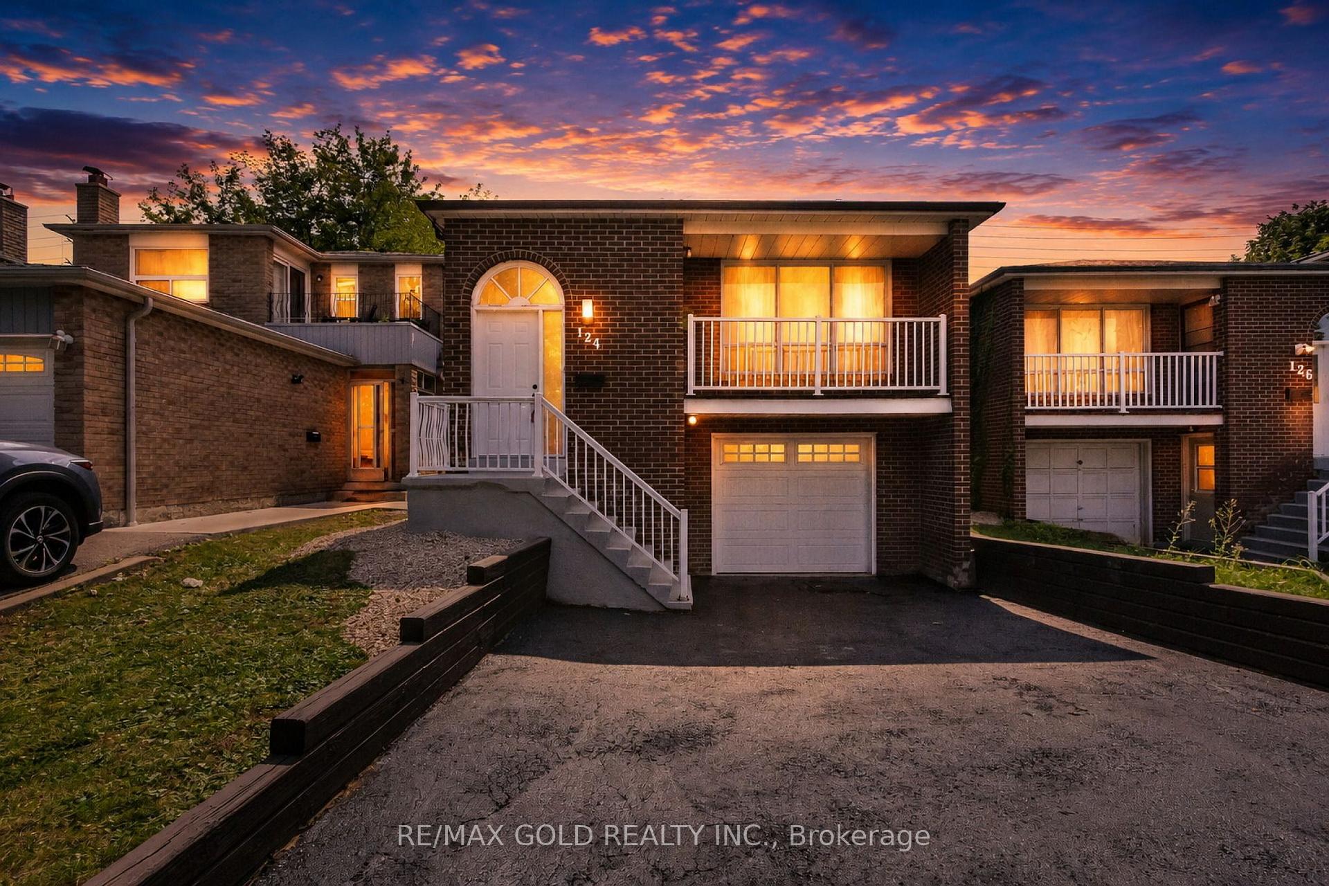 Photo 3 of 124 Banting Crescent, Brampton, Fletcher's West — HOMEH