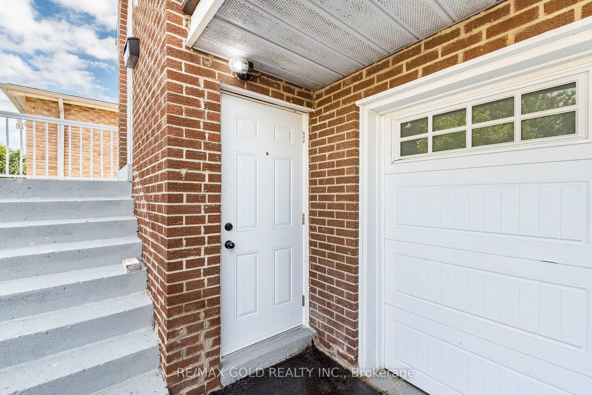 Photo 5 of 124 Banting Crescent, Brampton, Fletcher's West — HOMEH