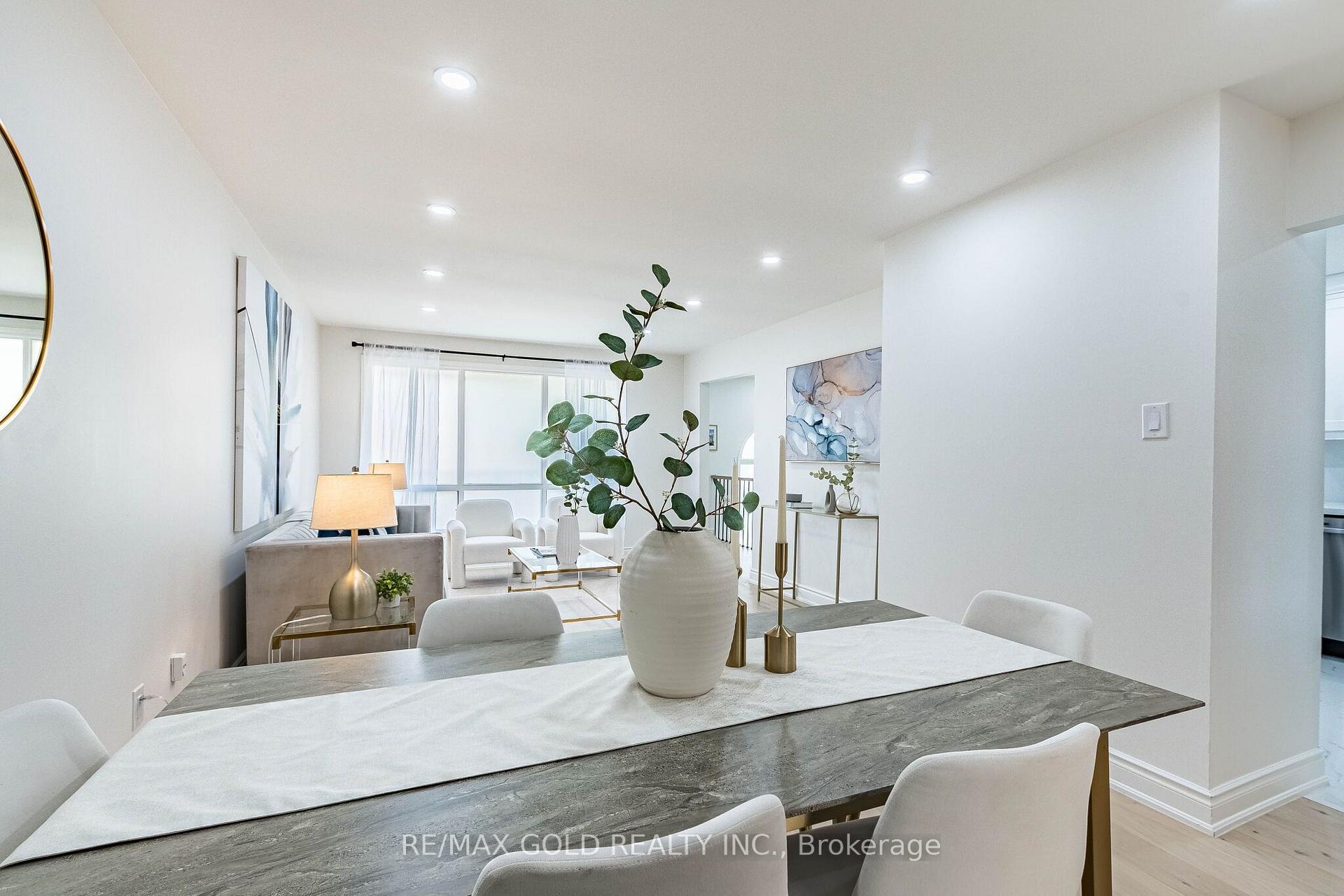 Photo 12 of 124 Banting Crescent, Brampton, Fletcher's West — HOMEH