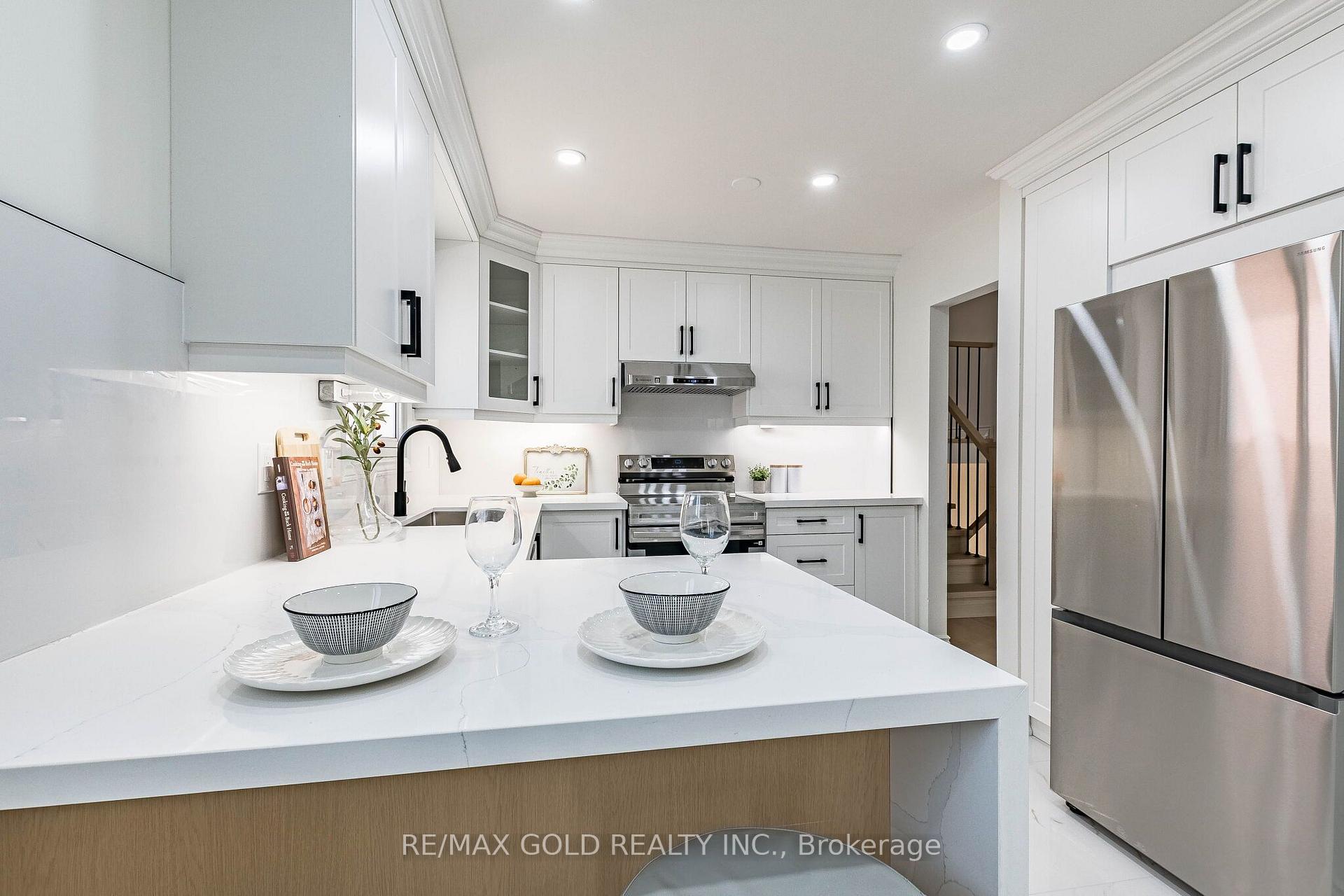 Photo 17 of 124 Banting Crescent, Brampton, Fletcher's West — HOMEH