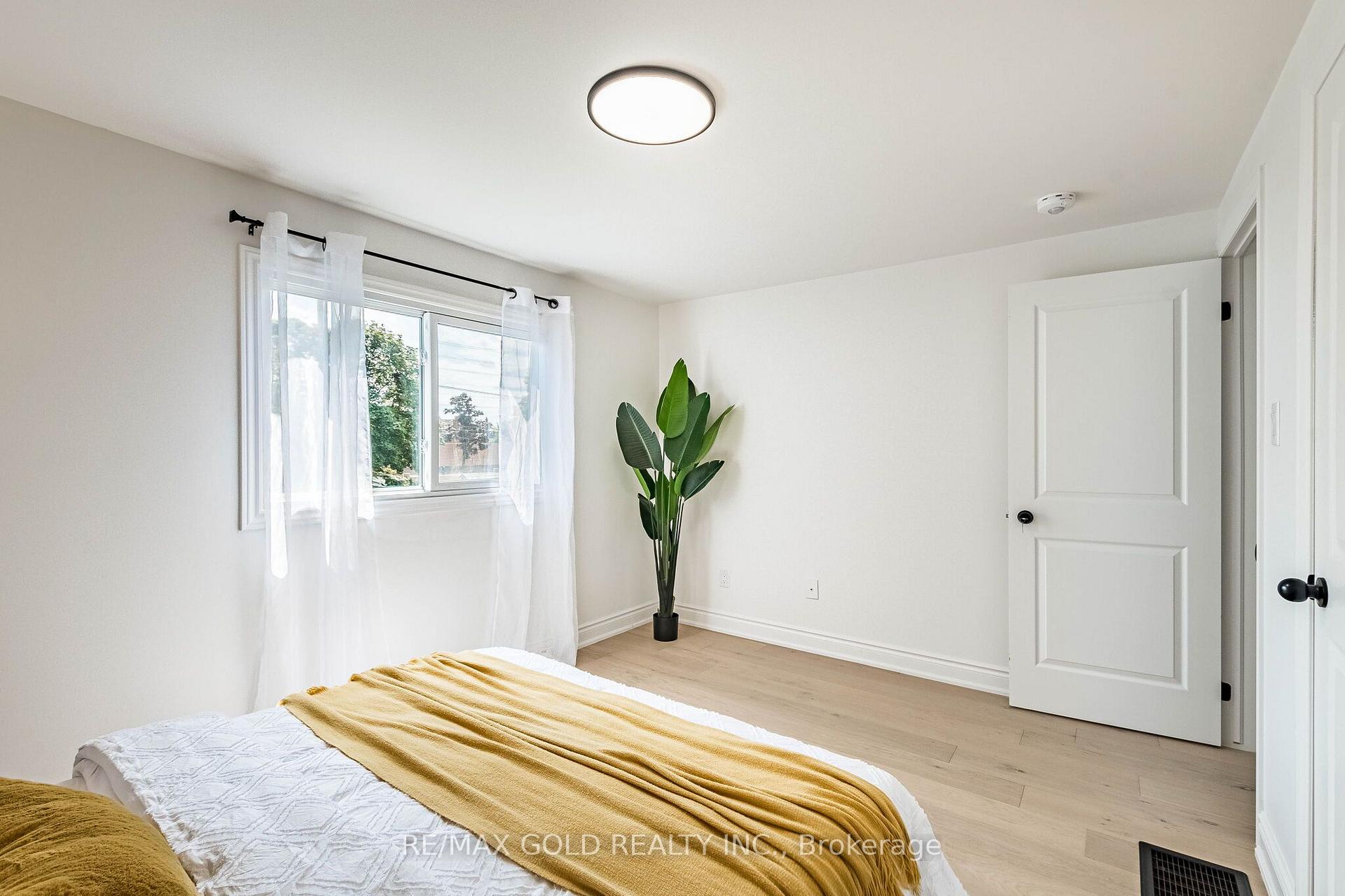 Photo 20 of 124 Banting Crescent, Brampton, Fletcher's West — HOMEH