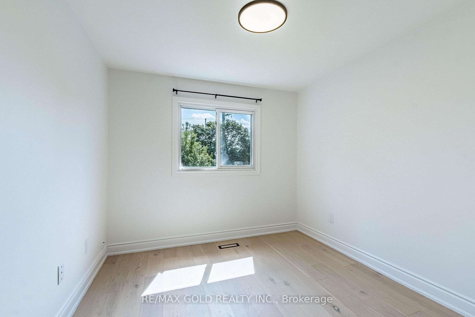 Photo 21 of 124 Banting Crescent, Brampton, Fletcher's West — HOMEH