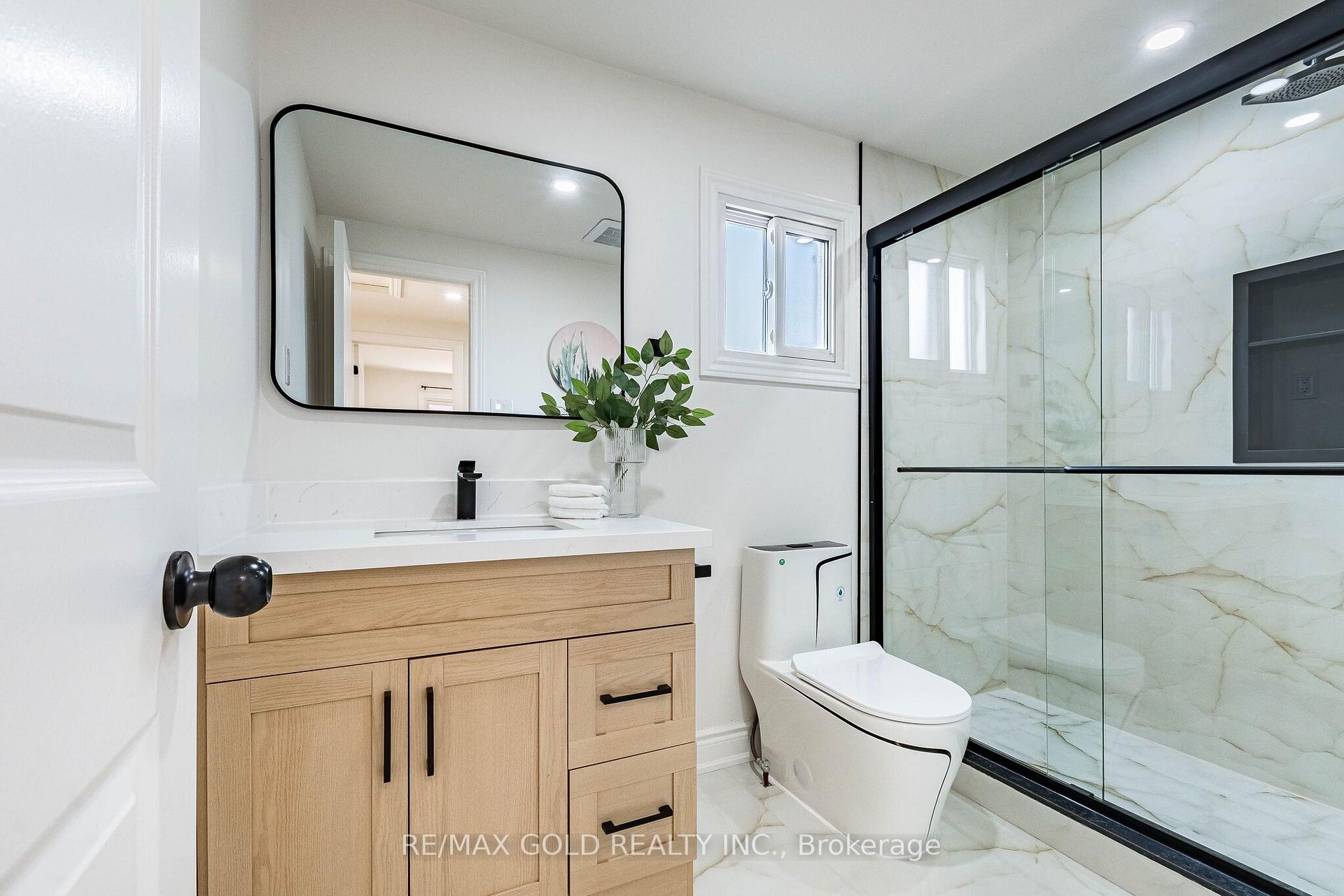 Photo 23 of 124 Banting Crescent, Brampton, Fletcher's West — HOMEH