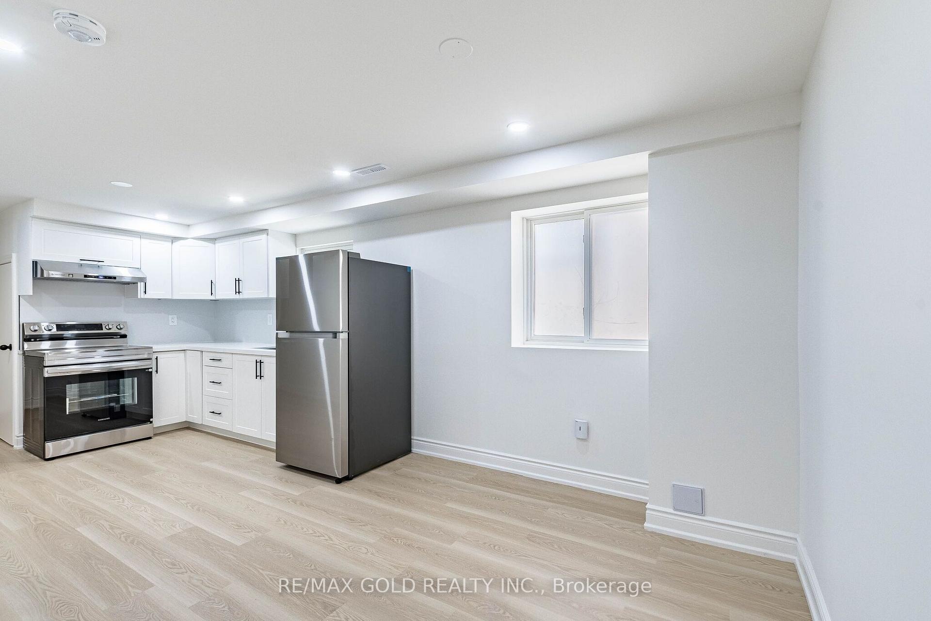 Photo 34 of 124 Banting Crescent, Brampton, Fletcher's West — HOMEH