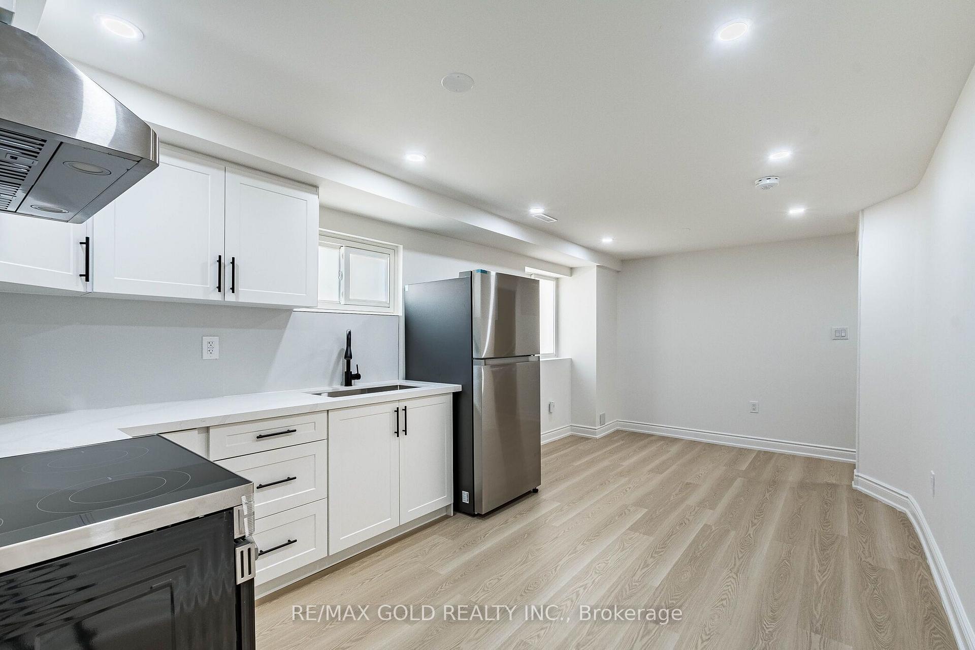Photo 35 of 124 Banting Crescent, Brampton, Fletcher's West — HOMEH